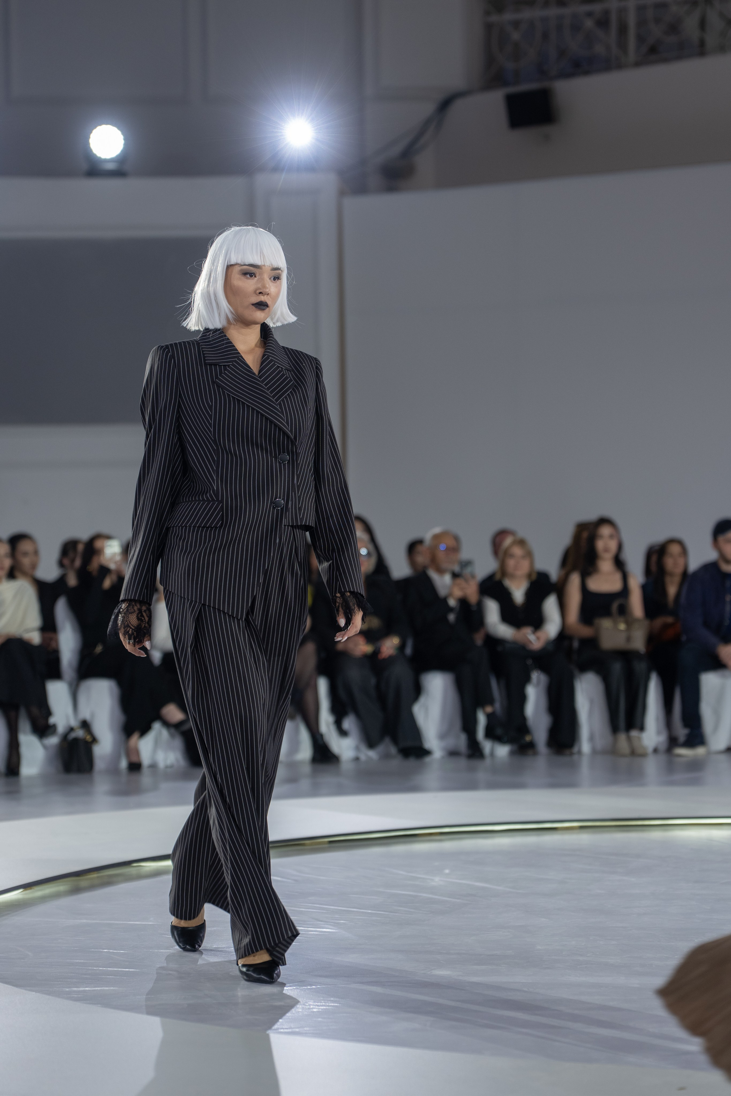 Дизайнер Umed Kuchkaliev. Сайт Алматинского НЮ АРТ, будуар и фэшн фотографа Дениса Карпенко