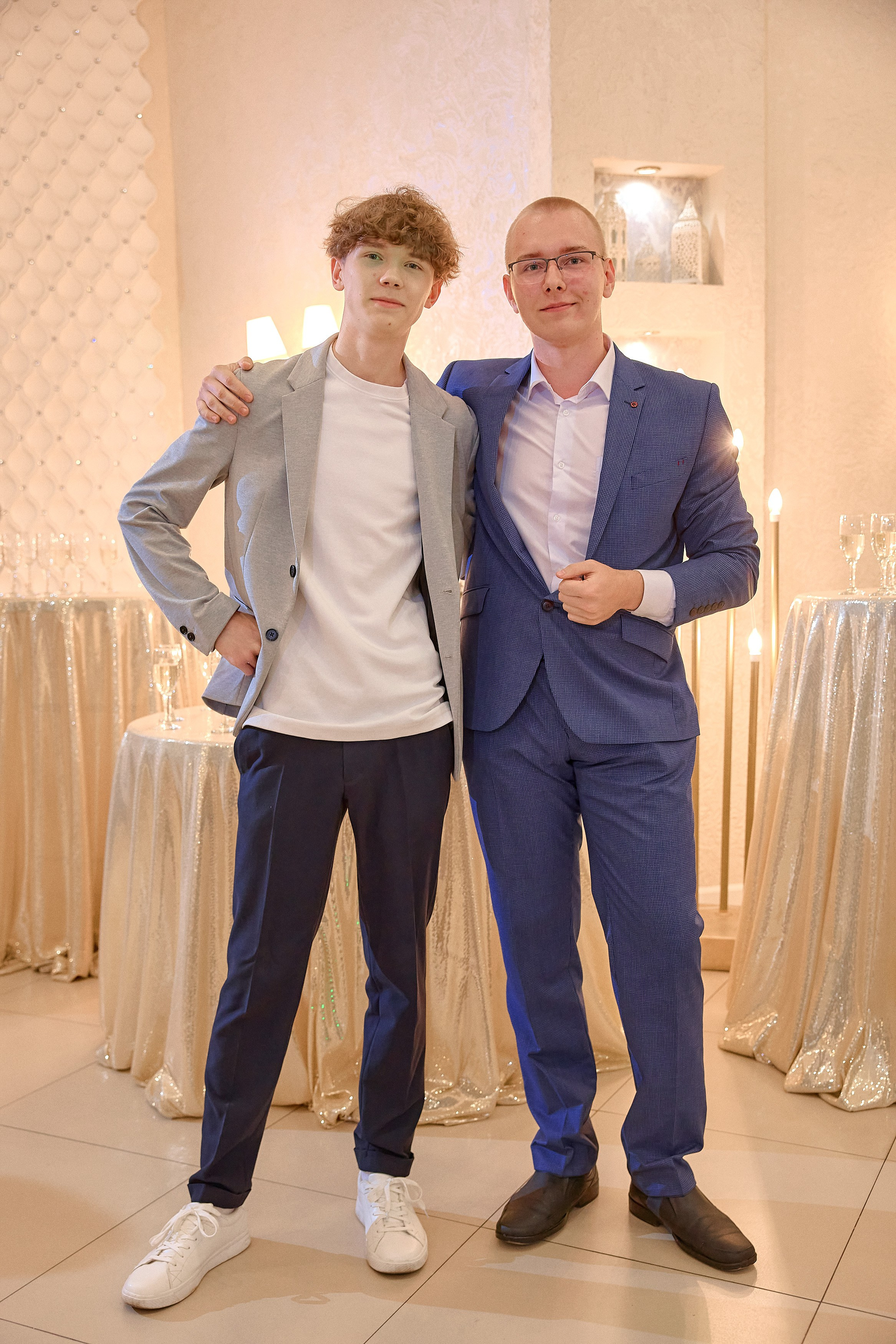 Портфолио репортажной фотосъёмки: Выпускной в ресторане «Император». Фотограф Яковлев Роман — Красноярск