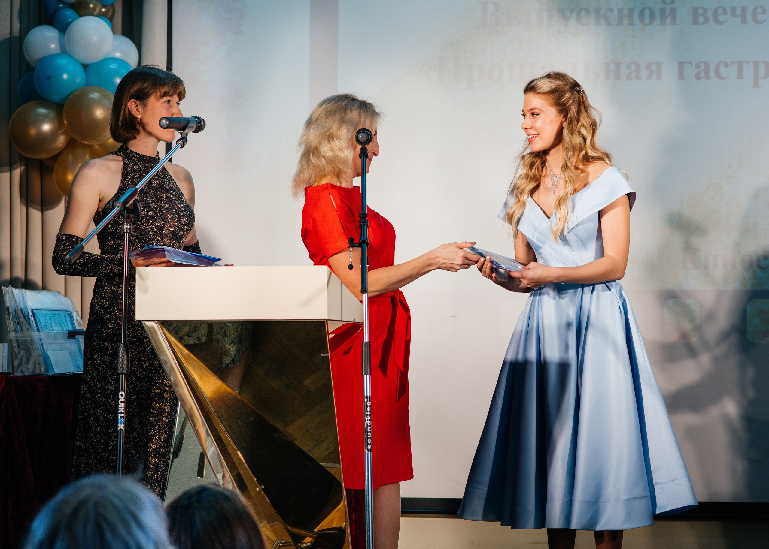 Вручение аттестатов. Выпускные альбомы в Подольске Москве и МО