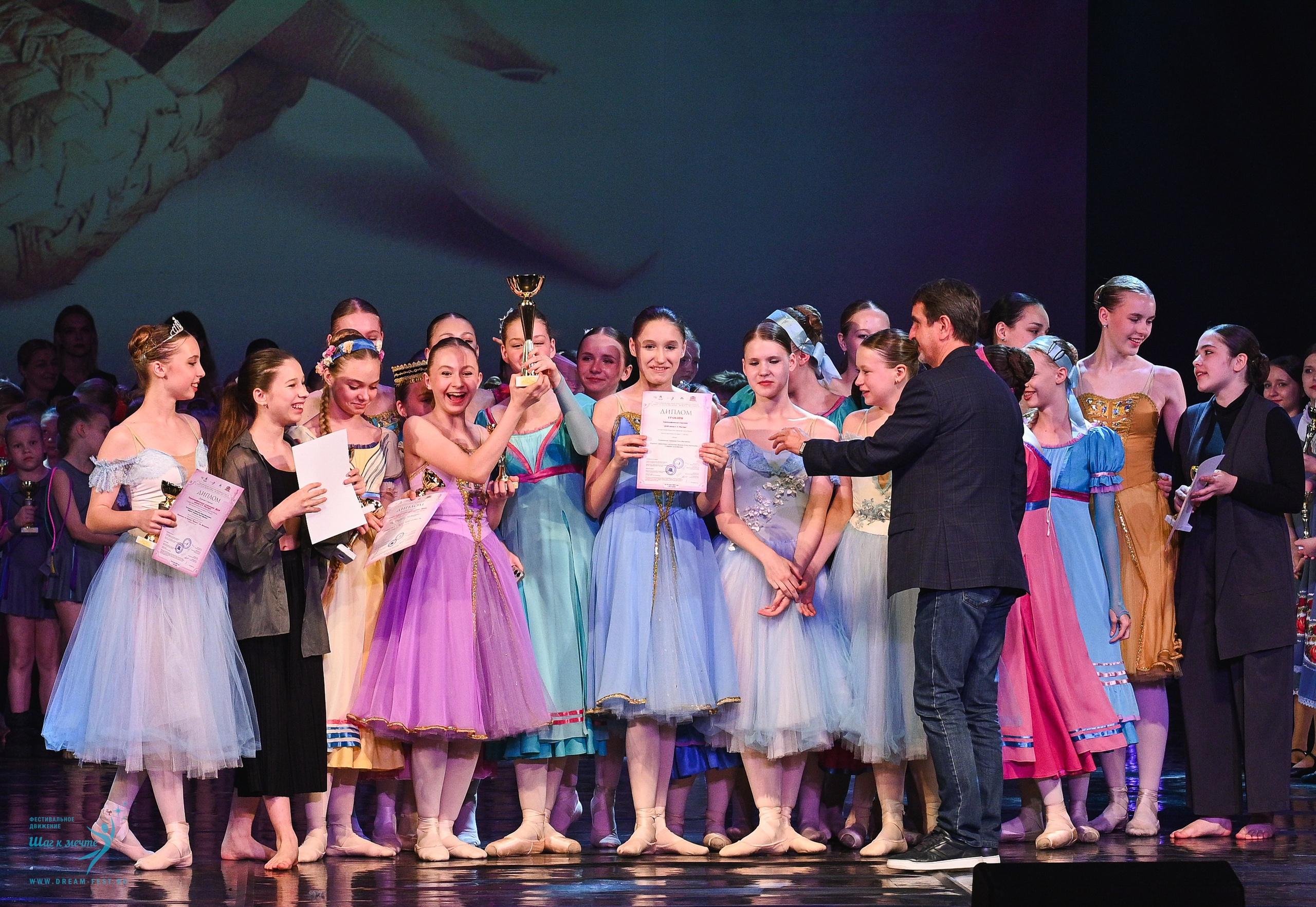 24.05.2025 «Мир под названием — Искусство танца» Фестивальное движение «Шаг к мечте» г. Кострома. Медиастудия Фото Концепт