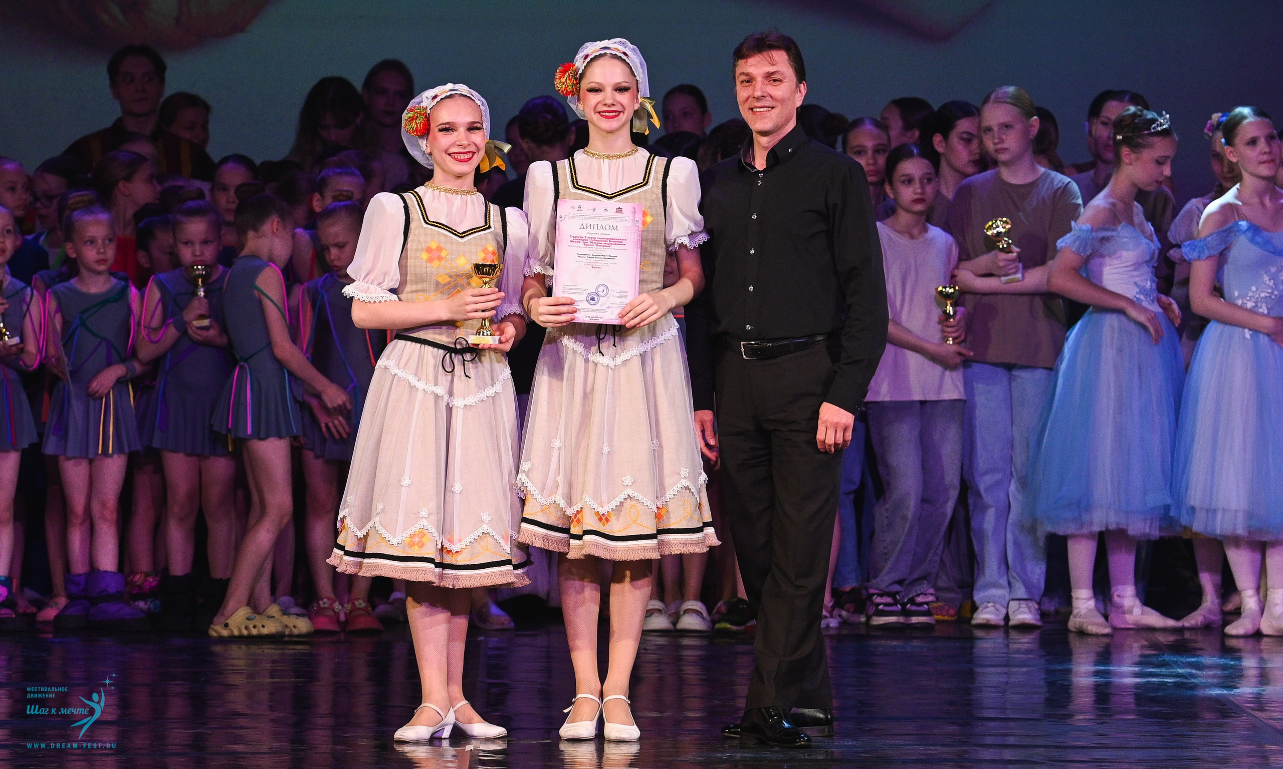 24.05.2025 «Мир под названием — Искусство танца» Фестивальное движение «Шаг к мечте» г. Кострома. Медиастудия Фото Концепт