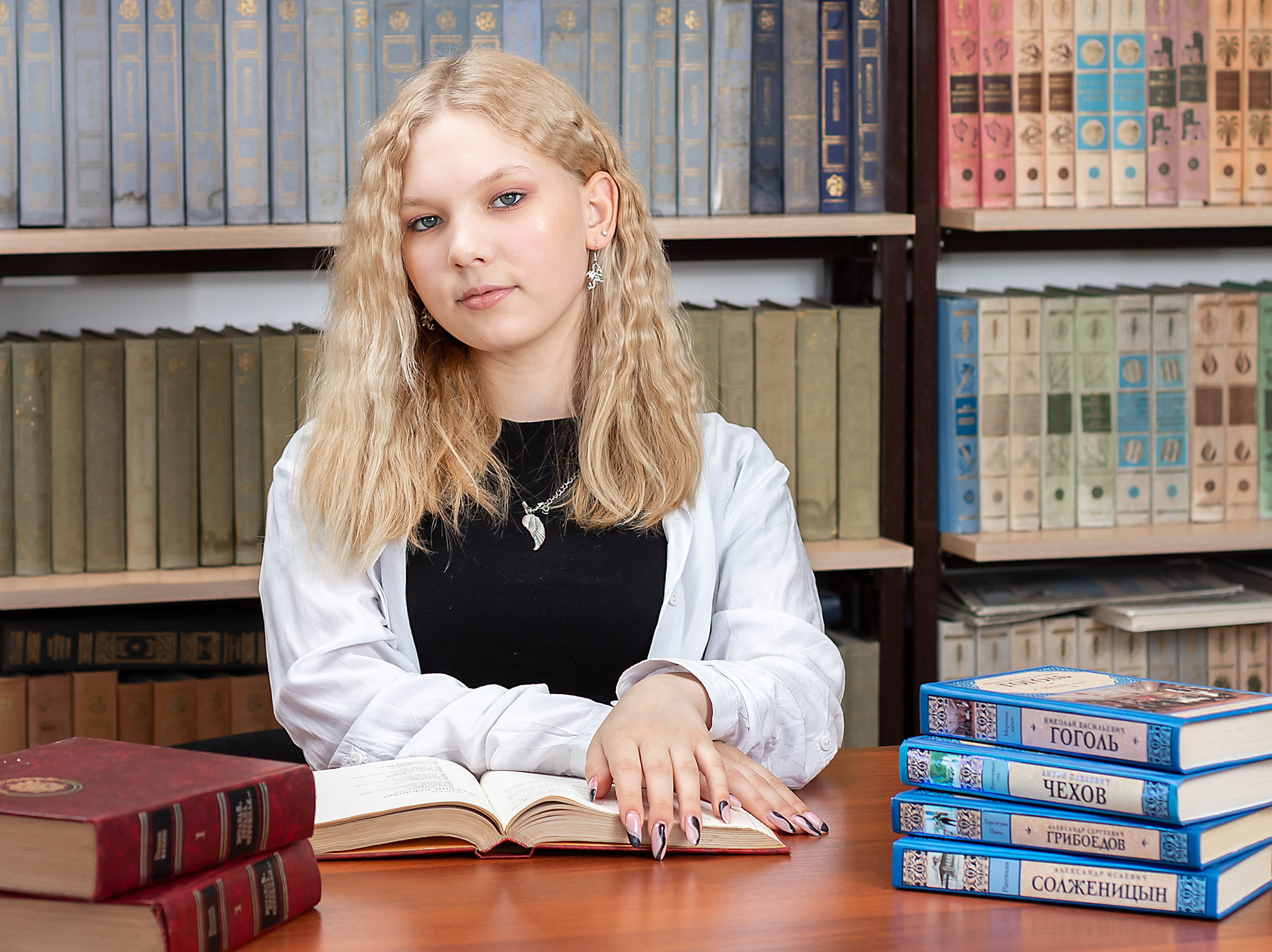 Портретные снимки для школьных выпускных альбомов в Новосибирске. Выпускные альбомы — заказать альбом на выпускной в Новосибирске