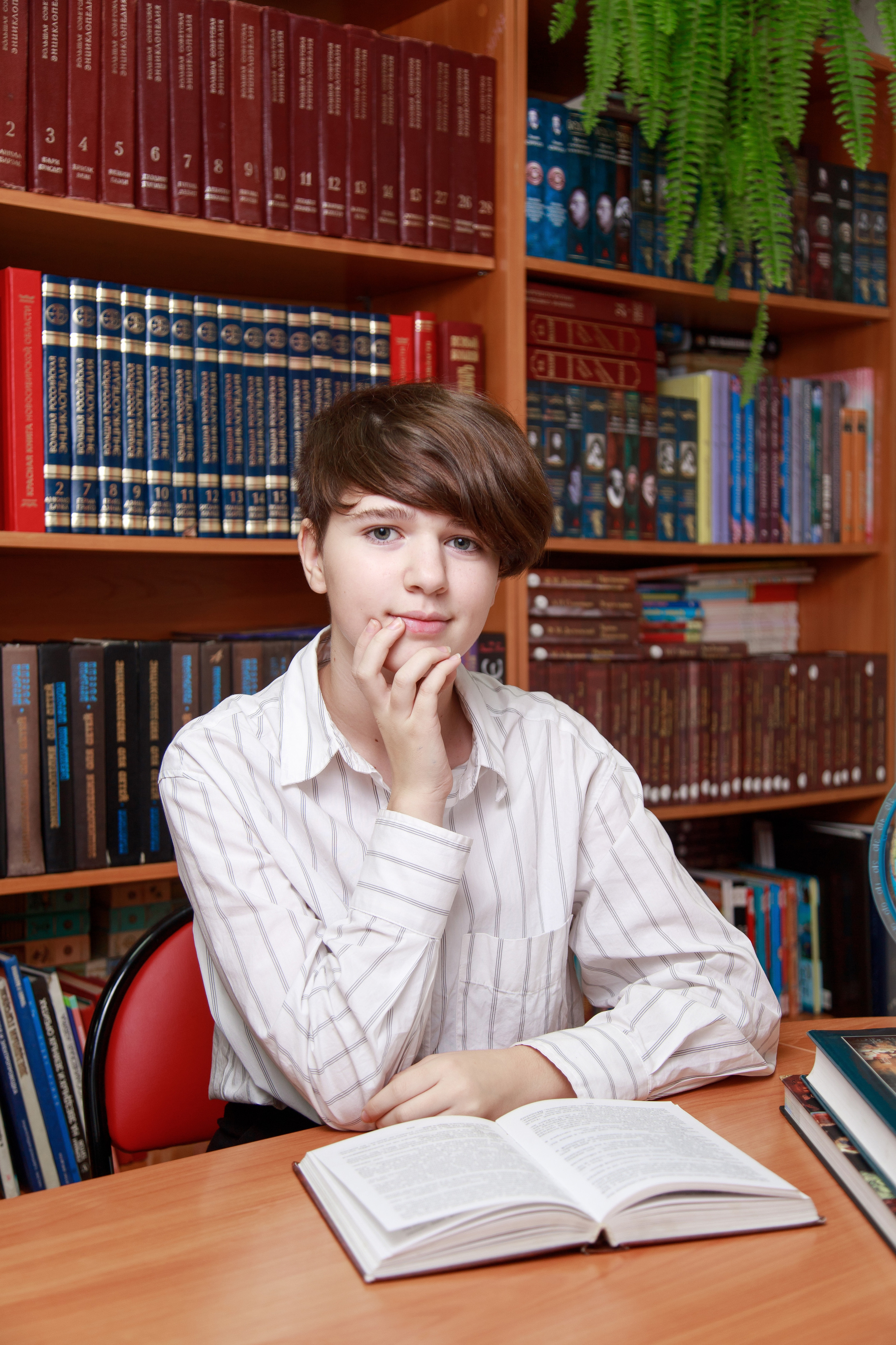 Портретные снимки для школьных выпускных альбомов в Новосибирске. Выпускные альбомы — заказать альбом на выпускной в Новосибирске