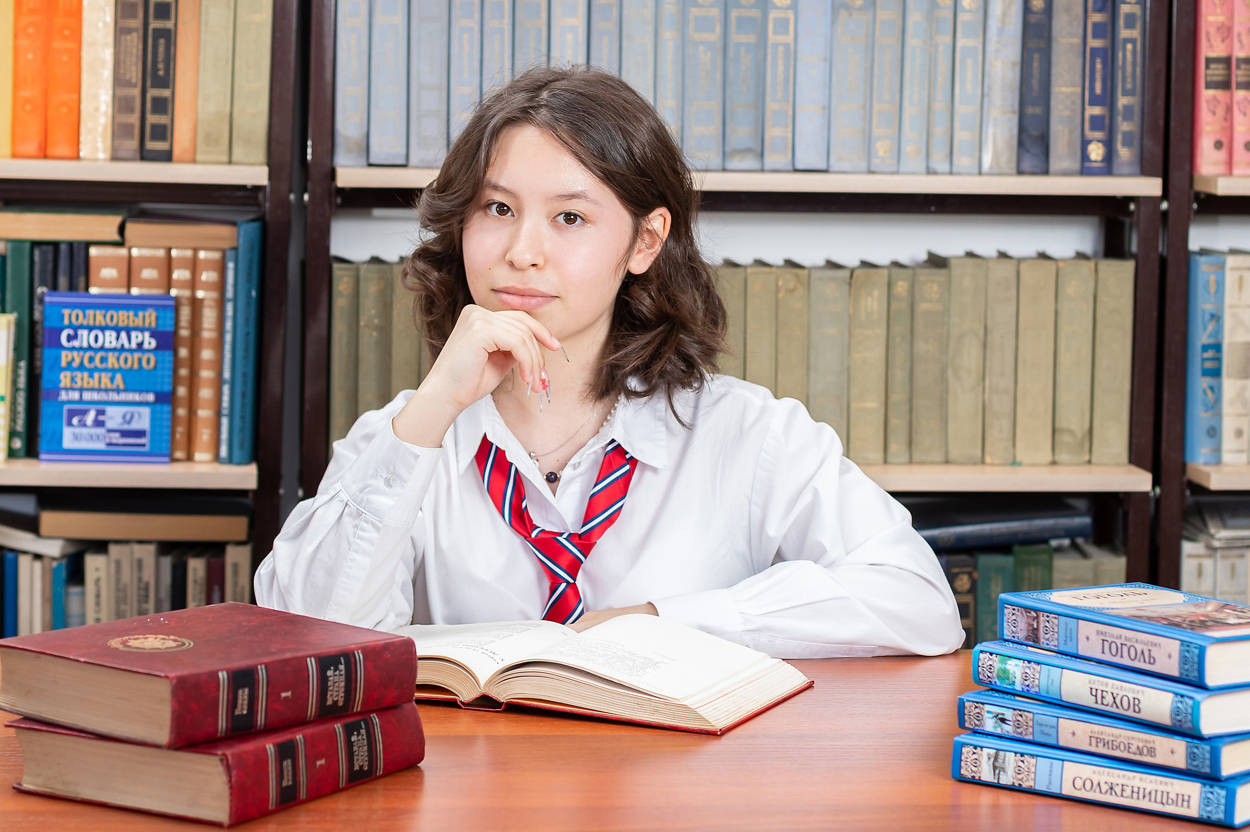 Портретные снимки для школьных выпускных альбомов в Новосибирске. Выпускные альбомы — заказать альбом на выпускной в Новосибирске