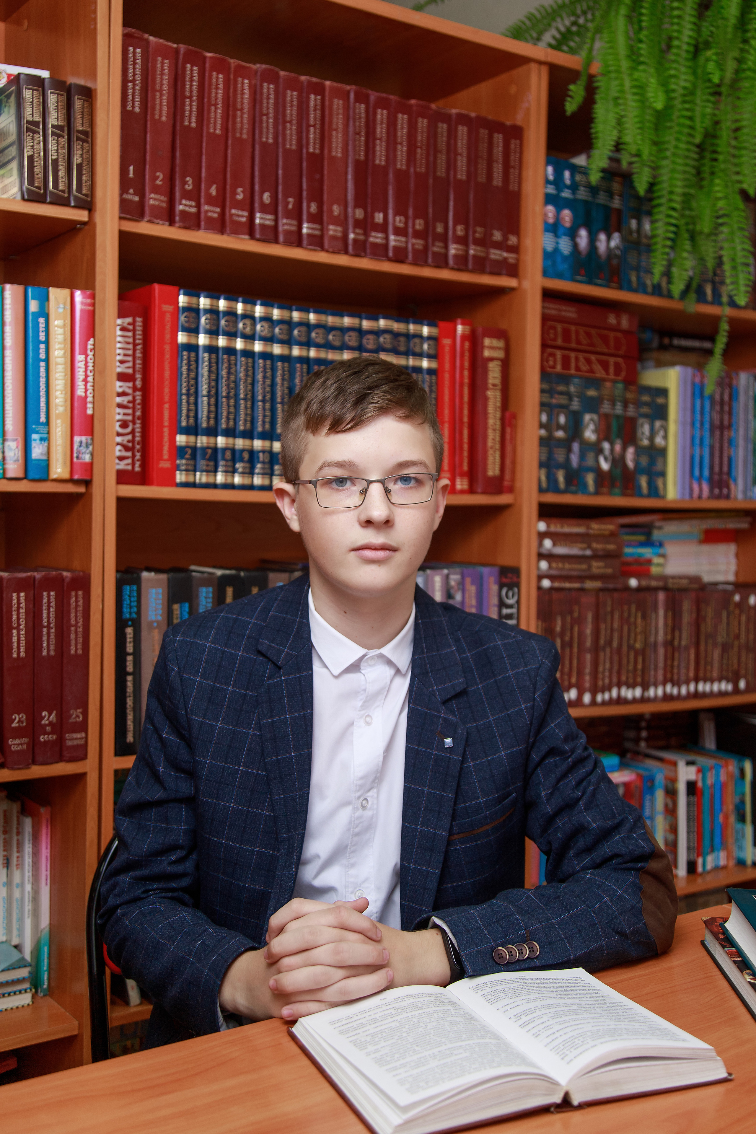 Портретные снимки для школьных выпускных альбомов в Новосибирске. Выпускные альбомы — заказать альбом на выпускной в Новосибирске