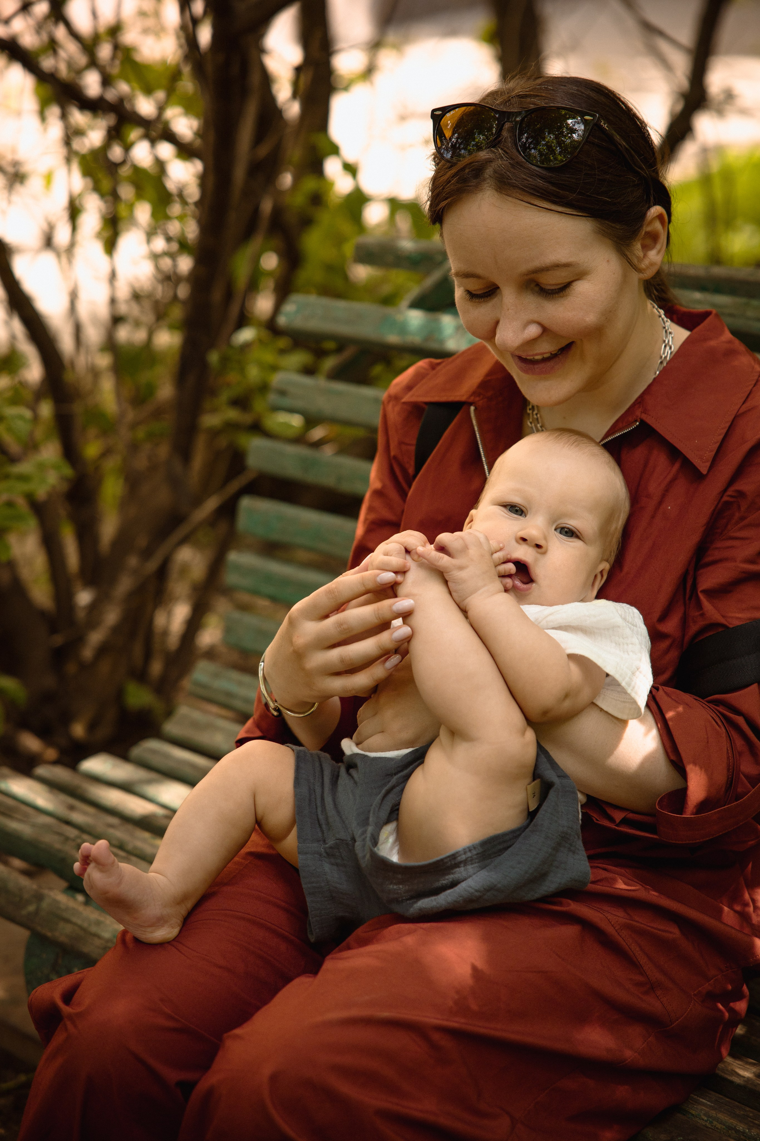 Настя с сыном у Alma-Mater. Ваш семейный newborn и lifestyle фотограф в СПБ Наталья Журавлева
