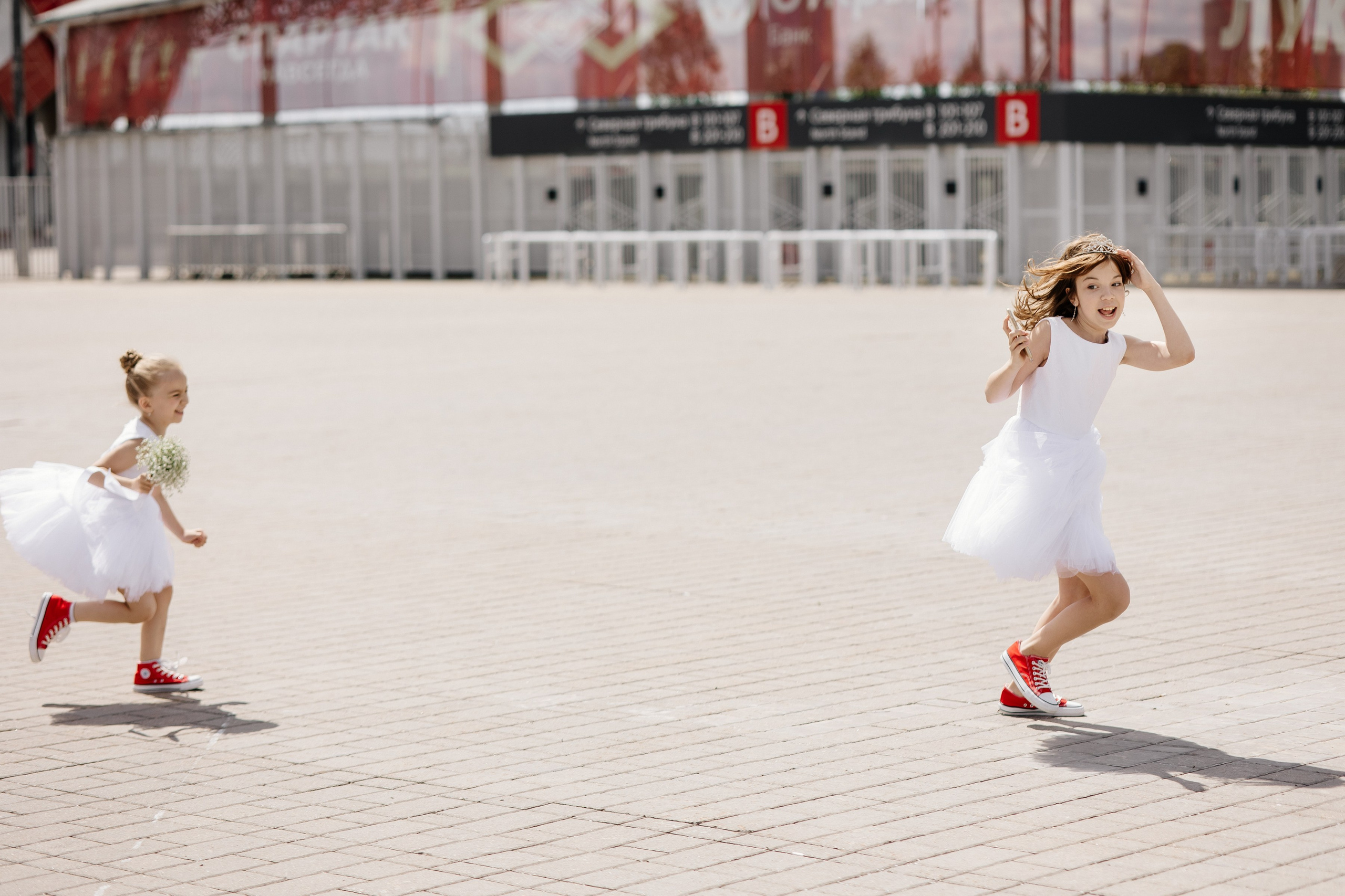 Свадьба на стадионе Спартак Лукойл Арена, свадьба на Северном речном вокзале, свадьба в метро, новые адреса счастья. Свадебный и семейный фотограф Екатерина Иванова
