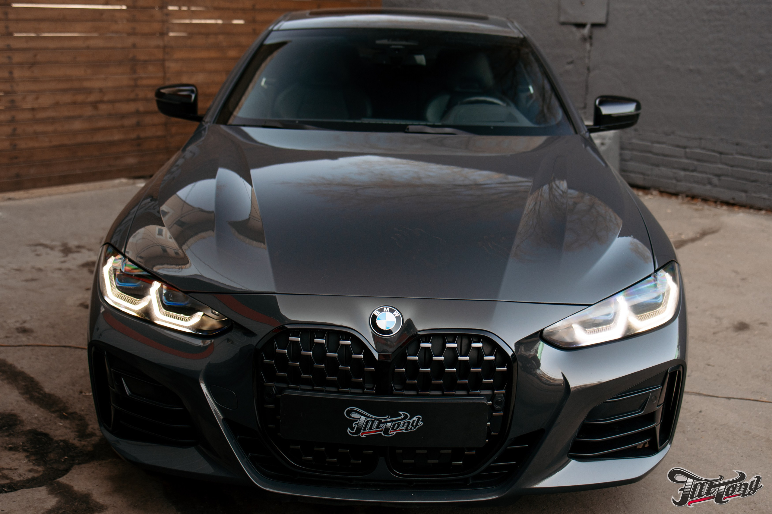 BMW 440i оклейка в зеленый, выхлоп, установка карбонового обвеса, окрас суппортов. DeLorein