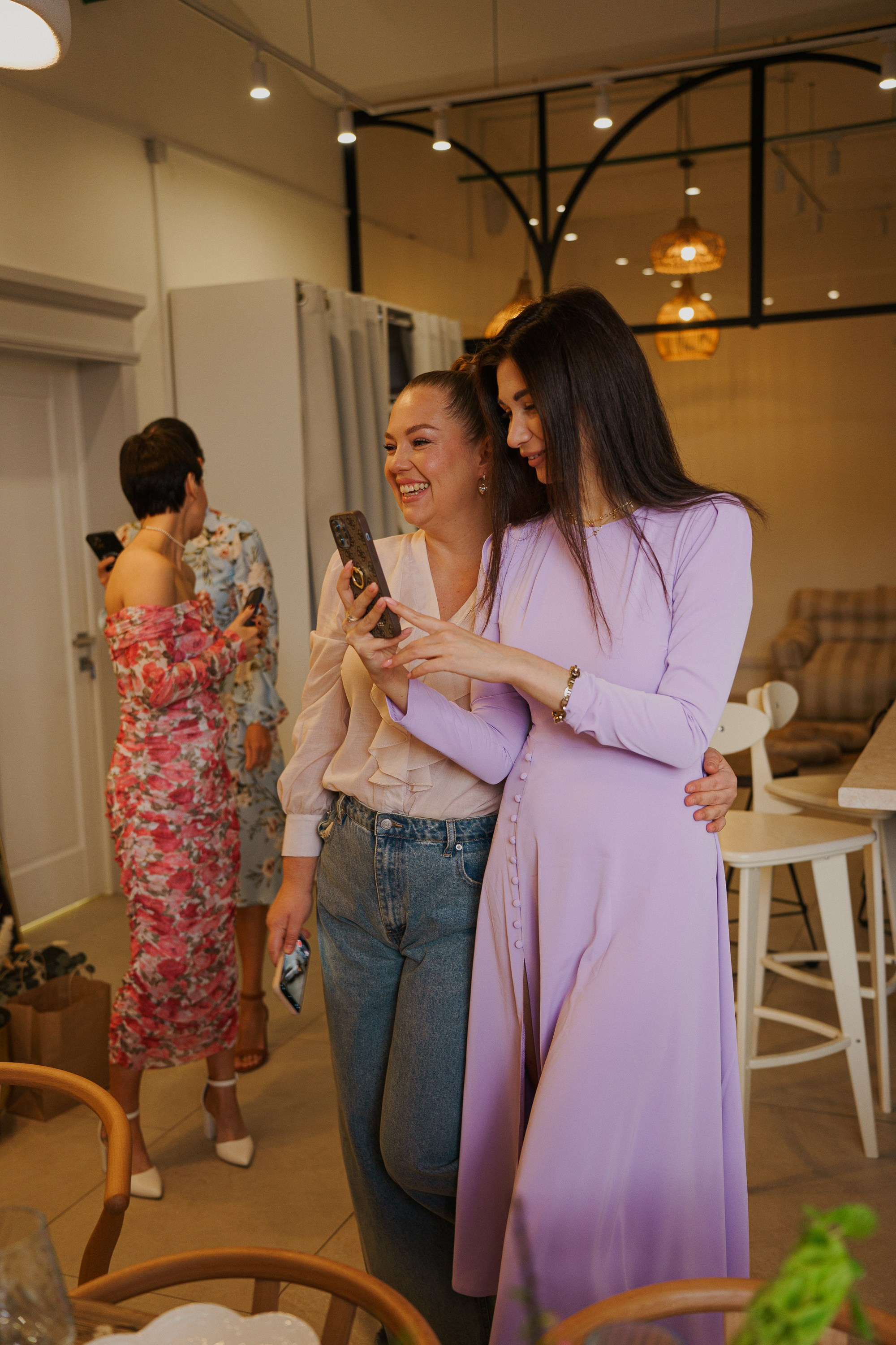 ВЕСЕННИЙ БРАНЧ. Женский портрет