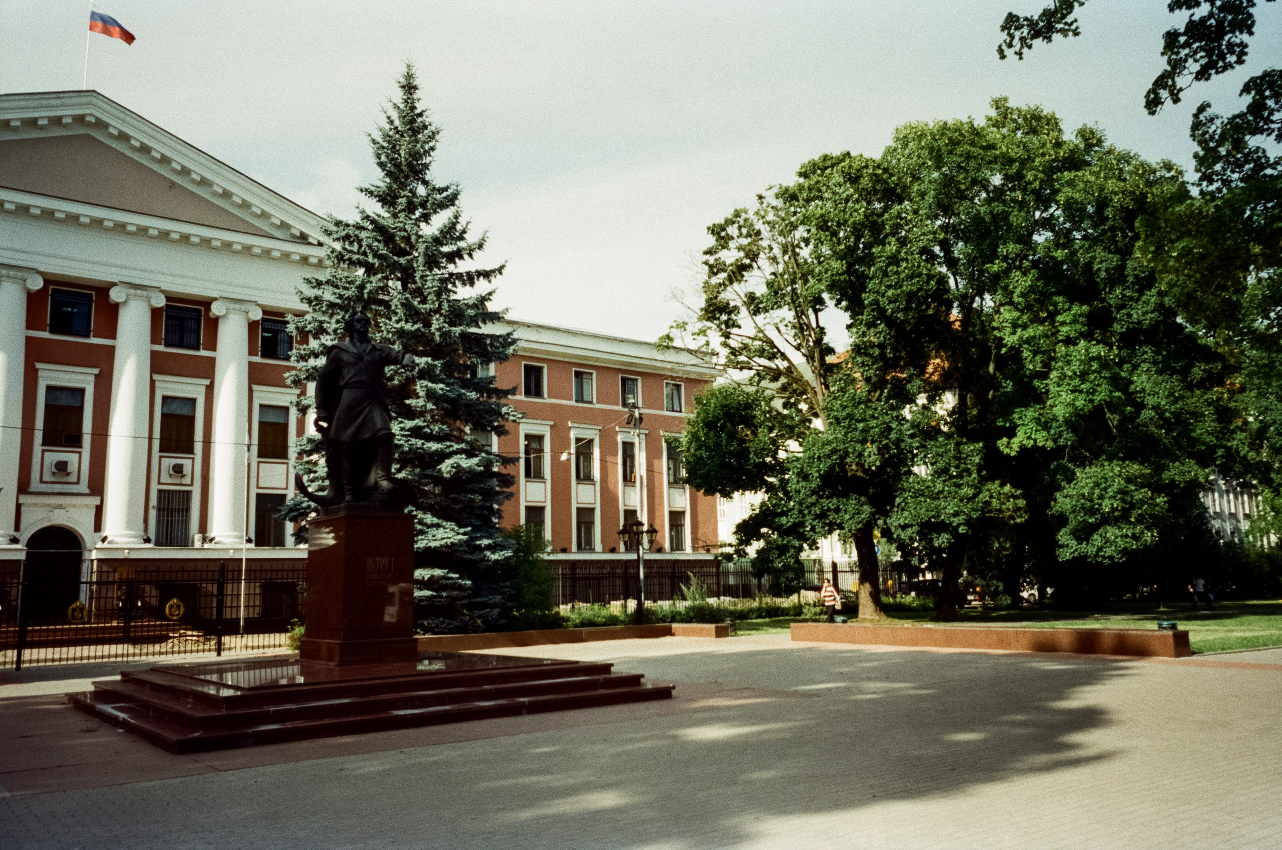Прогулка от Площади Победы к Amalienau в golden hour. Фотограф-документалист Мария Осокина