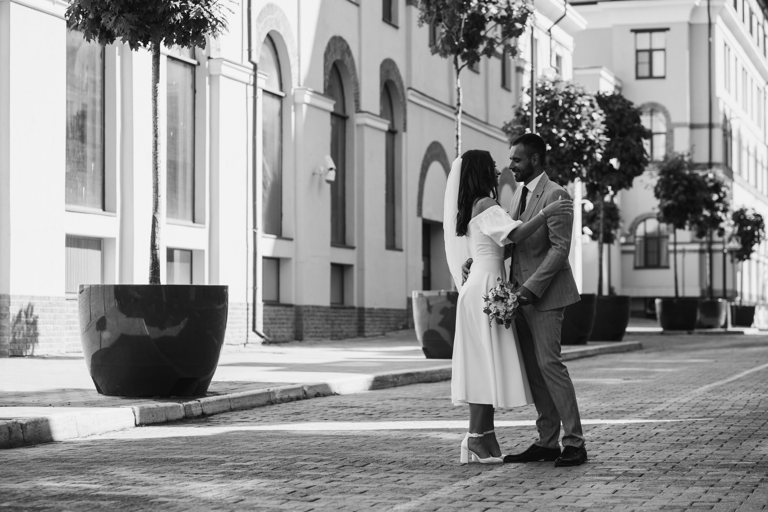 Свадебная прогулка в Красной поляне и на аллее пальм в Сириусе. Фотограф в Сочи Тиунова Маргарита и Тиунов Евгений