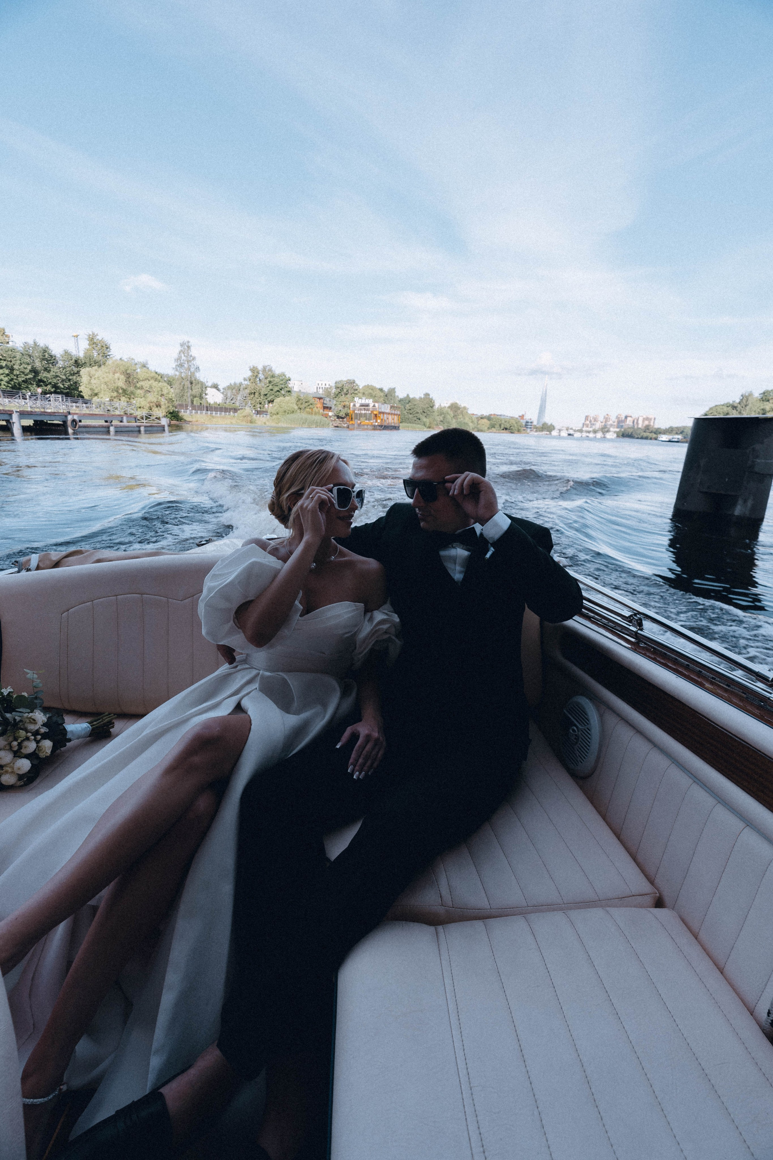 СВАДЕНБНАЯ СЬЕМКА НА КАТЕРЕ ПО КАНАЛАМ САНКТ-ПЕТЕРБУРГА И В АКВАТОРИИ НЕВЫ. Профессиональный фотограф, Санкт-Петербург — Виктория Богомолова