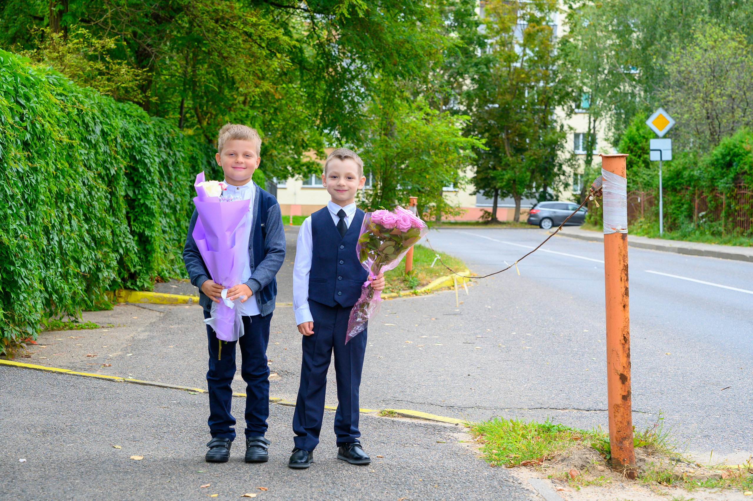 Вот звучит первый звонок, перед этим долгое приготовление к новому этапу в жизни, Яромир идет в школу. Фотоуслуги, услуги фотографа, фотографирование важных событий