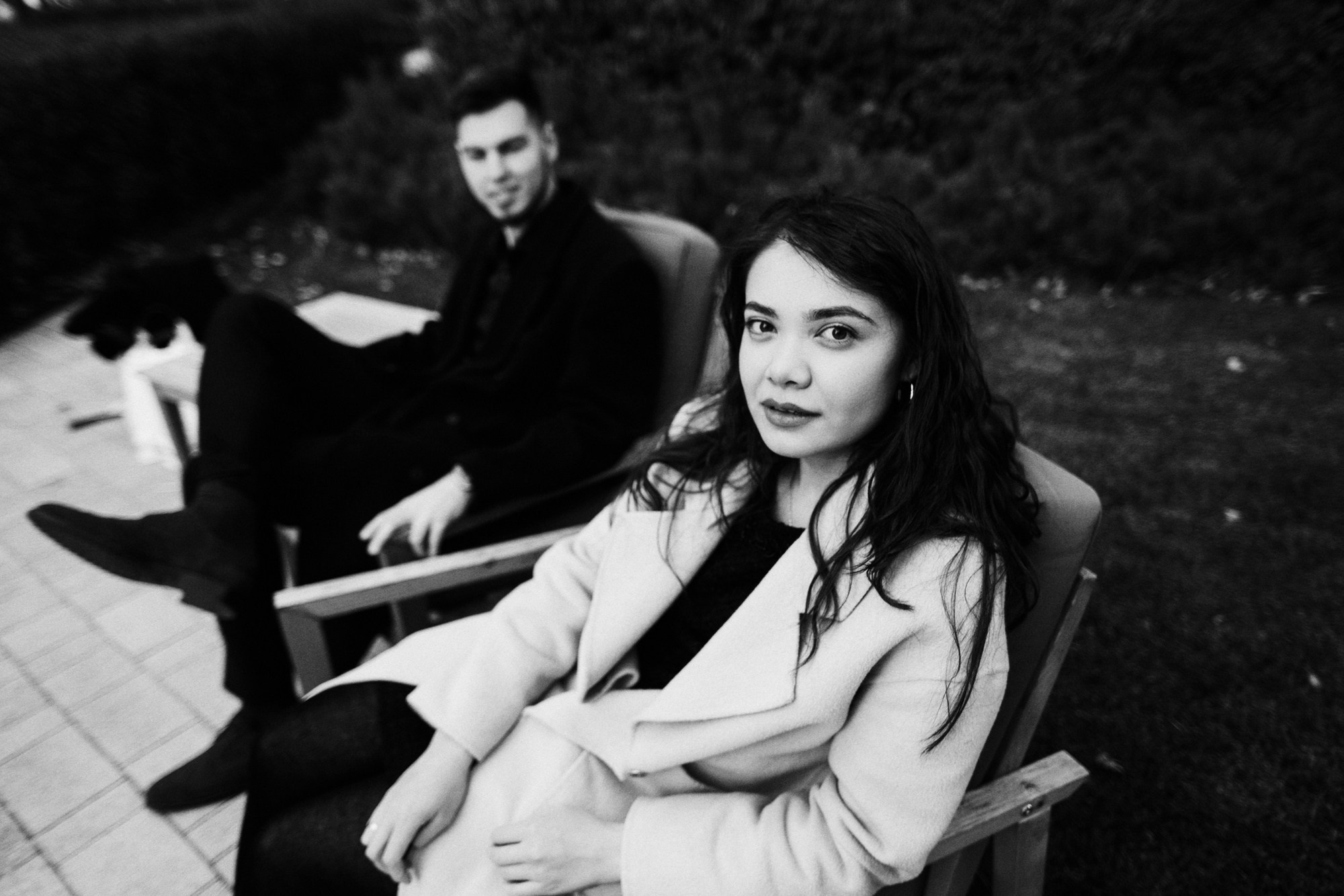 Уличная фотосессия пары в Европейском квартале Тюмени, современный стиль