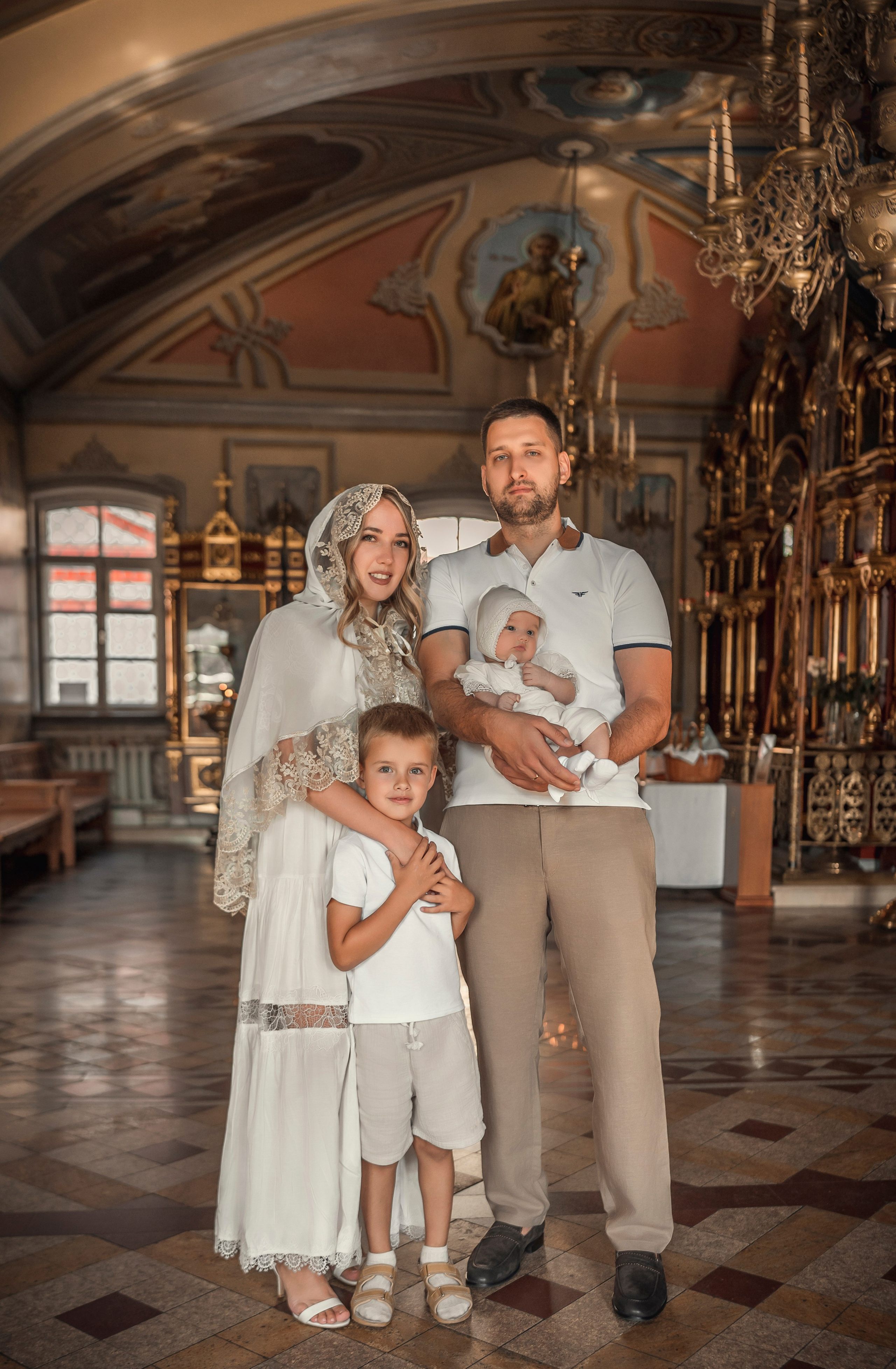 Крещение Георгия. Семейный фотограф и фотограф на таинства в Москве Юлия Калайджян