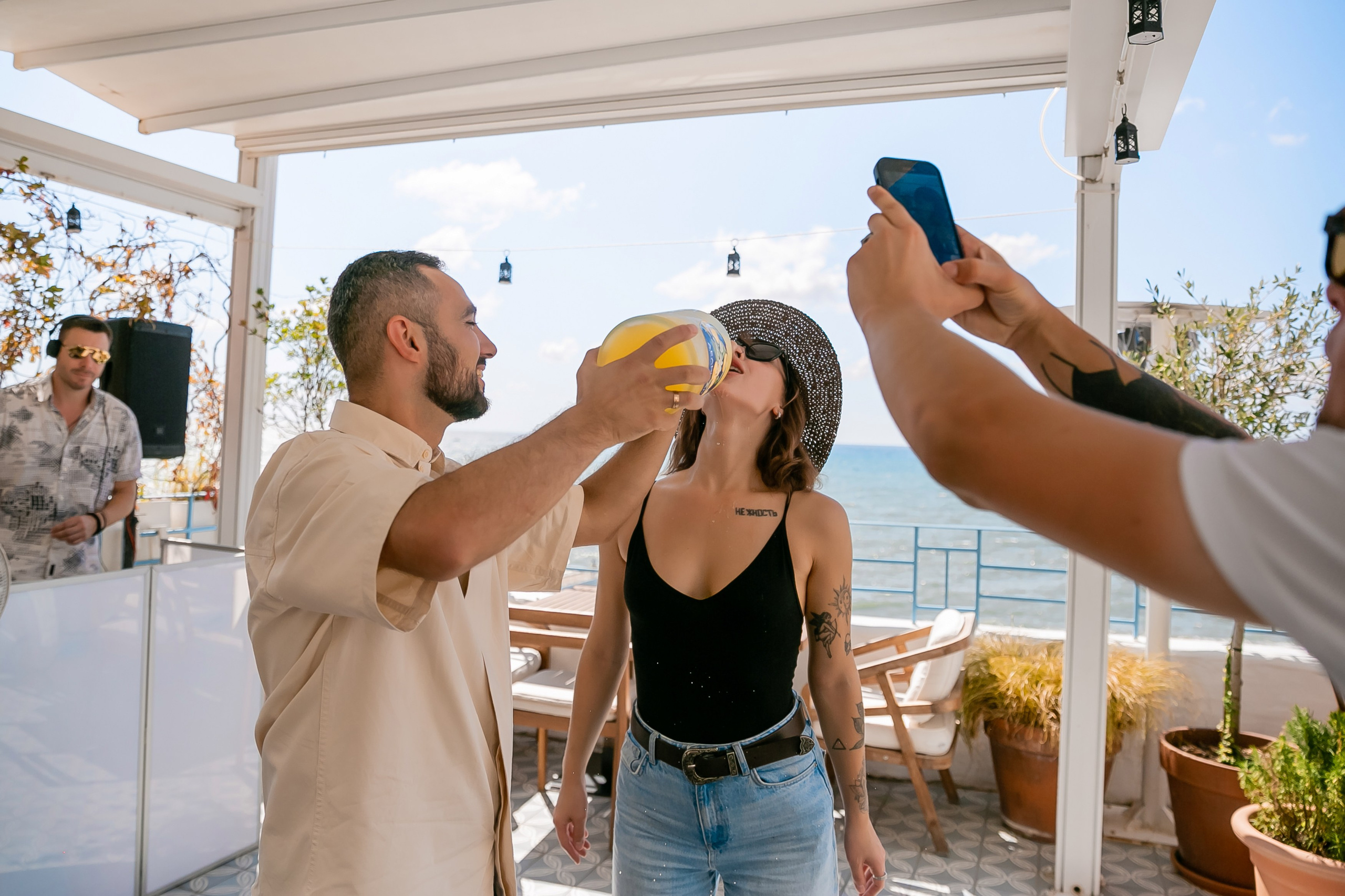 «Похмельный рейв» в ресторане DELMAR. Репортажный фотограф в Ялте Алексей Семёнов