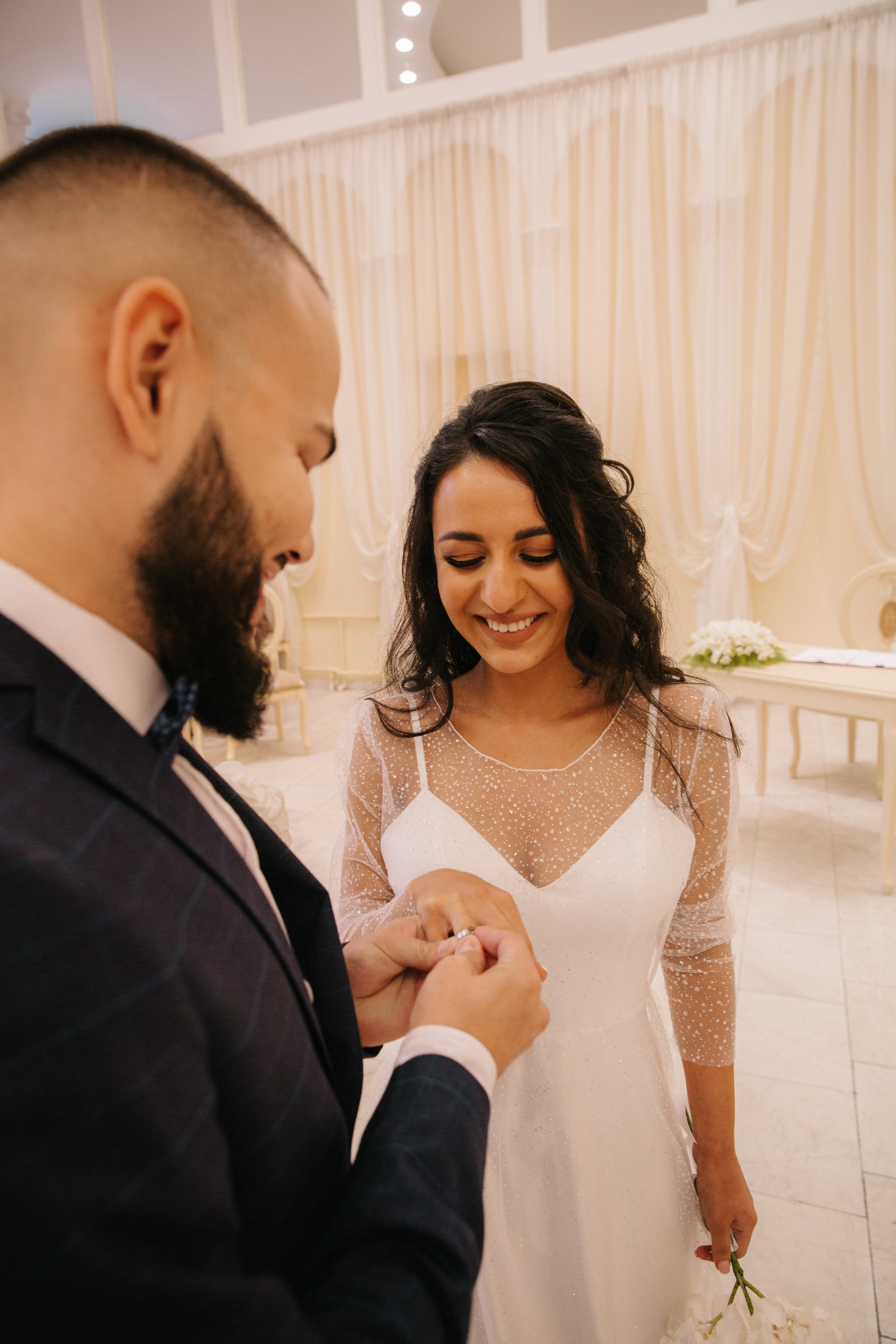 ВЫБОРГСКИЙ ЗАГС | июль, центр. Свадебный фотограф в Санкт-Петербурге Полина Корзухина