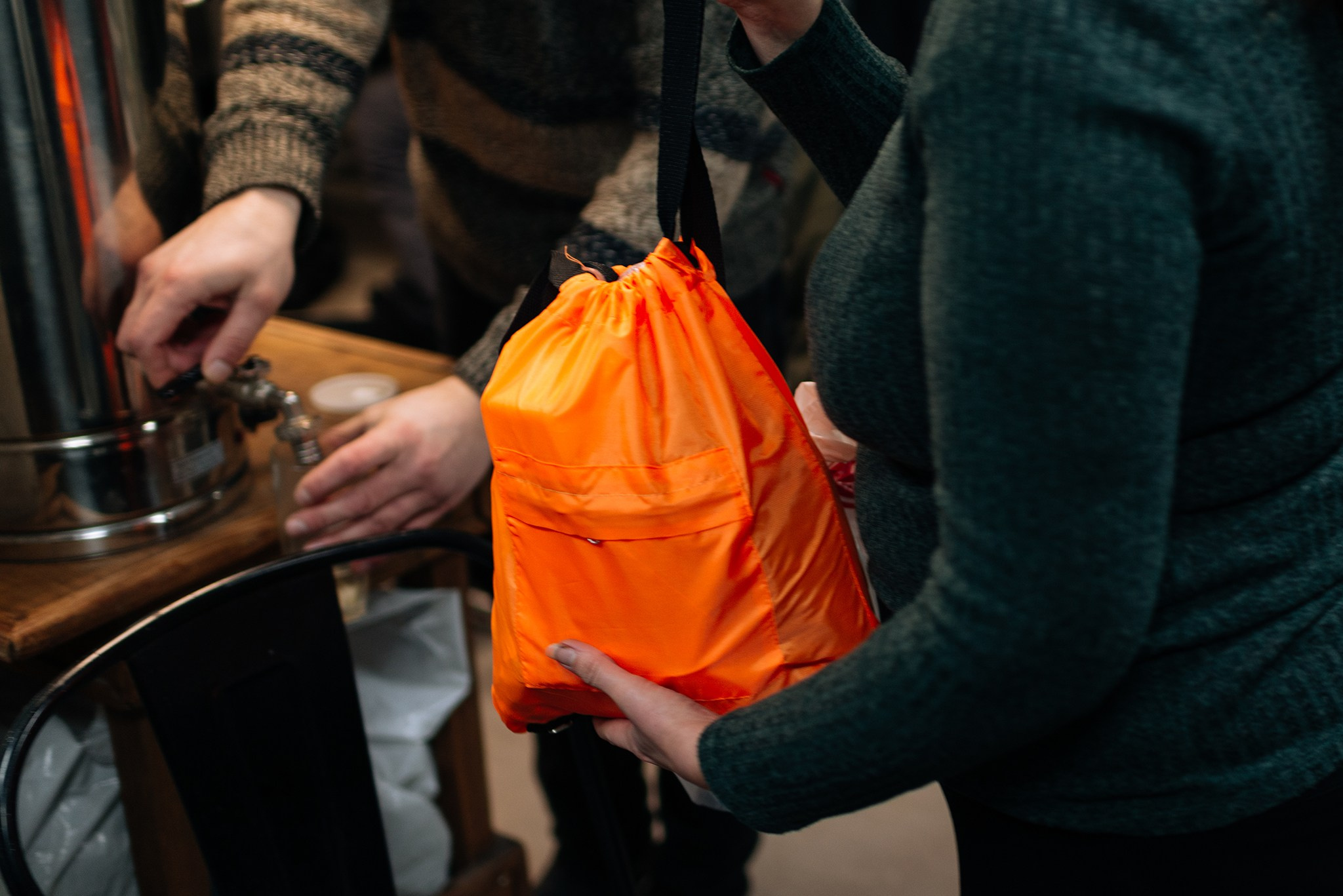 Выдача подарков в Пункте обогрева и Ночном приюте. Репортажный фотограф в Санкт-Петербурге Анастасия Клёпова