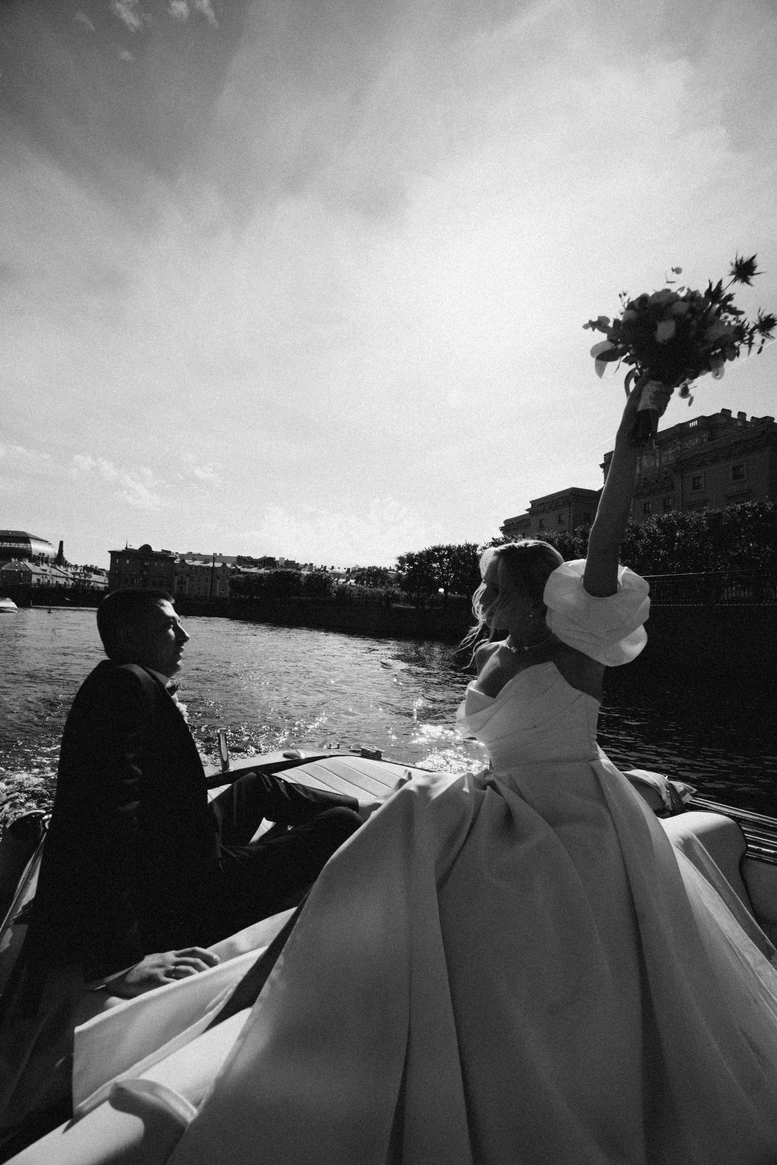 СВАДЕНБНАЯ СЬЕМКА НА КАТЕРЕ ПО КАНАЛАМ САНКТ-ПЕТЕРБУРГА И В АКВАТОРИИ НЕВЫ. Профессиональный фотограф, Санкт-Петербург — Виктория Богомолова