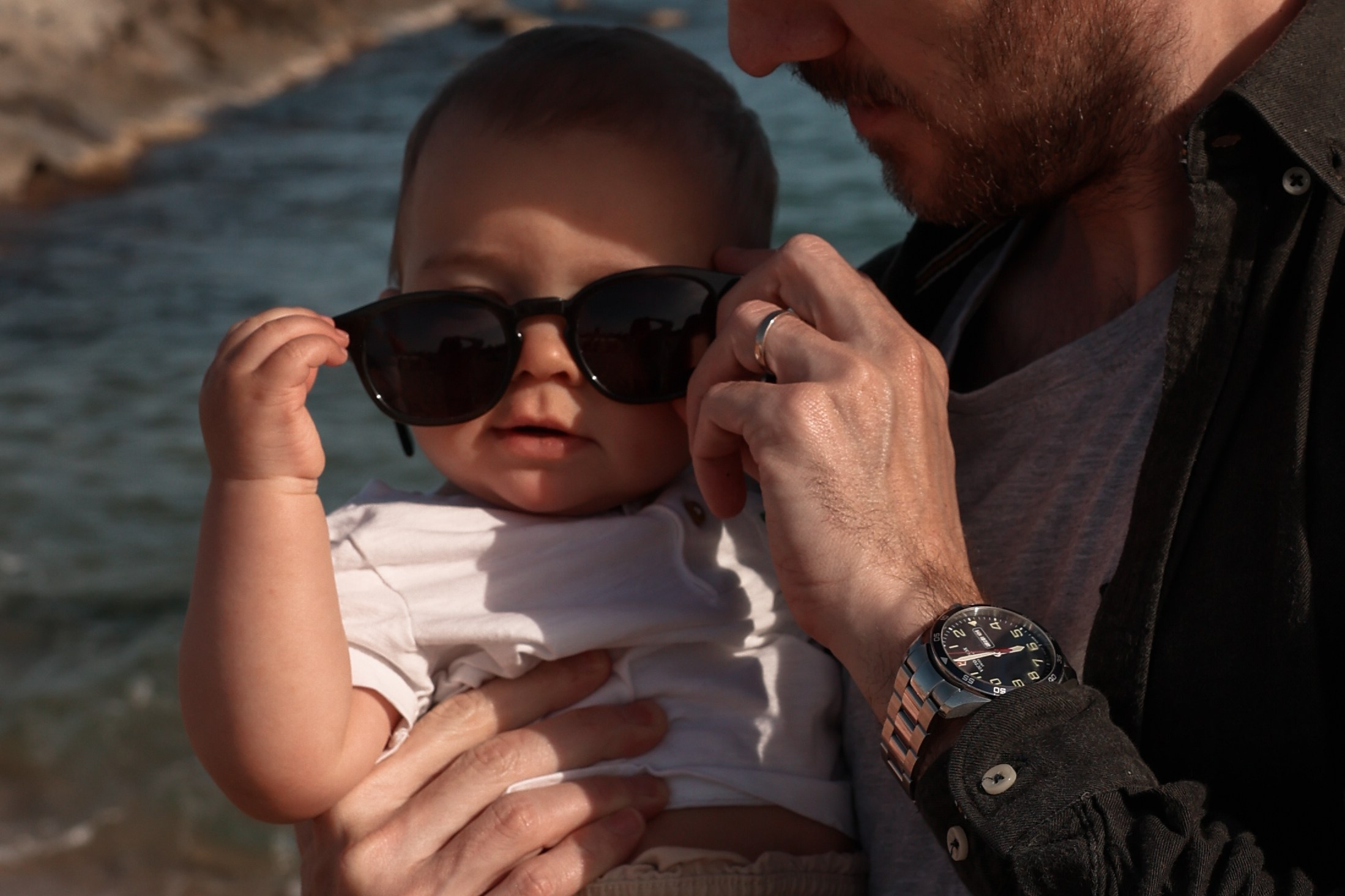 Family pizza at the sea. Natalia Zhuravleva|family, newborn, maternity photographer in Barcelona