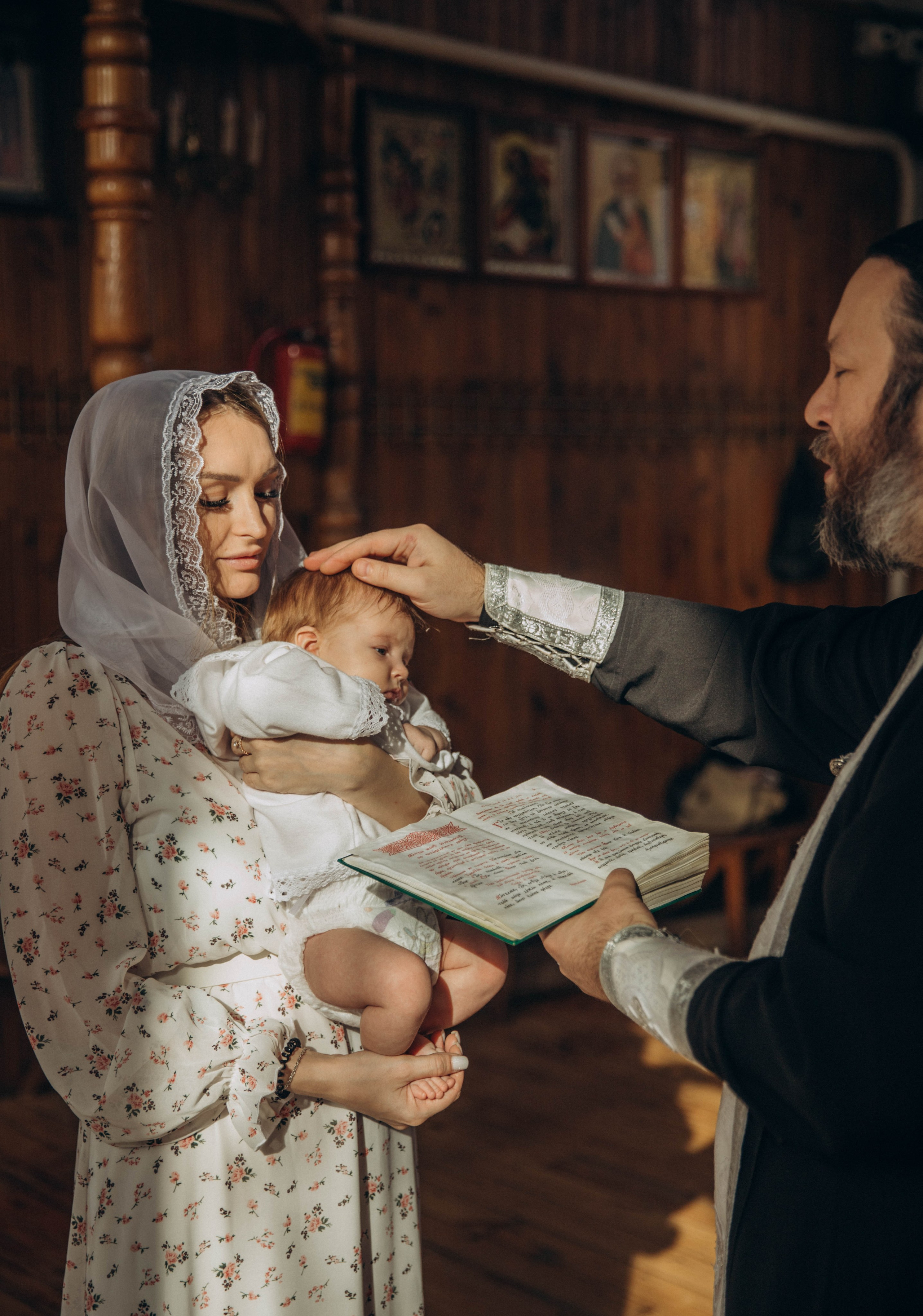 Таинство Крещения. Фотограф новорожденных в Волгограде и Волжском Карина Воробьева