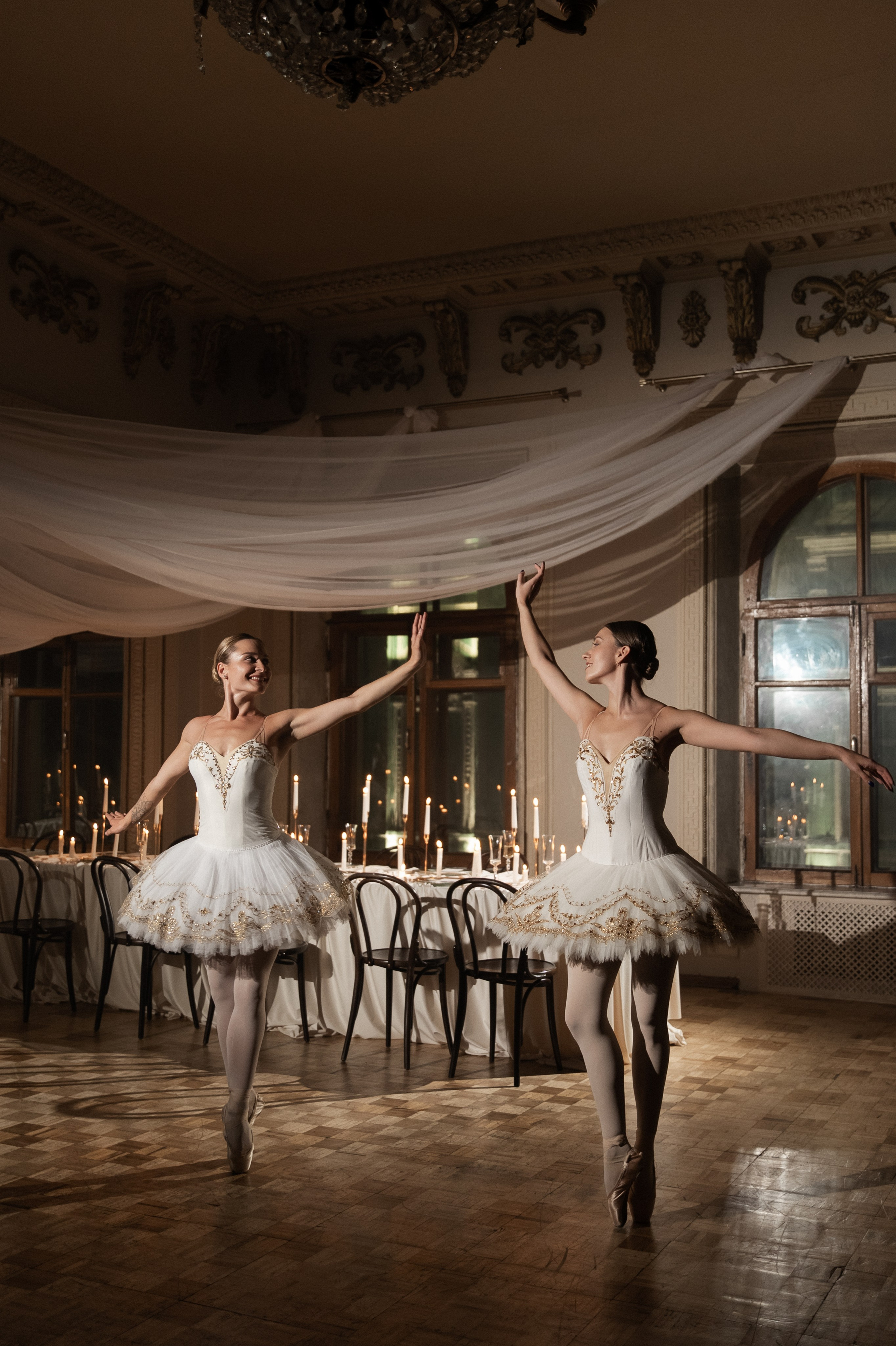 Камерный свадебный ужин при свечах в старинном особняке в фотостудии 21. Kult. Ярослава Ерина — свадебный фотограф в Москве