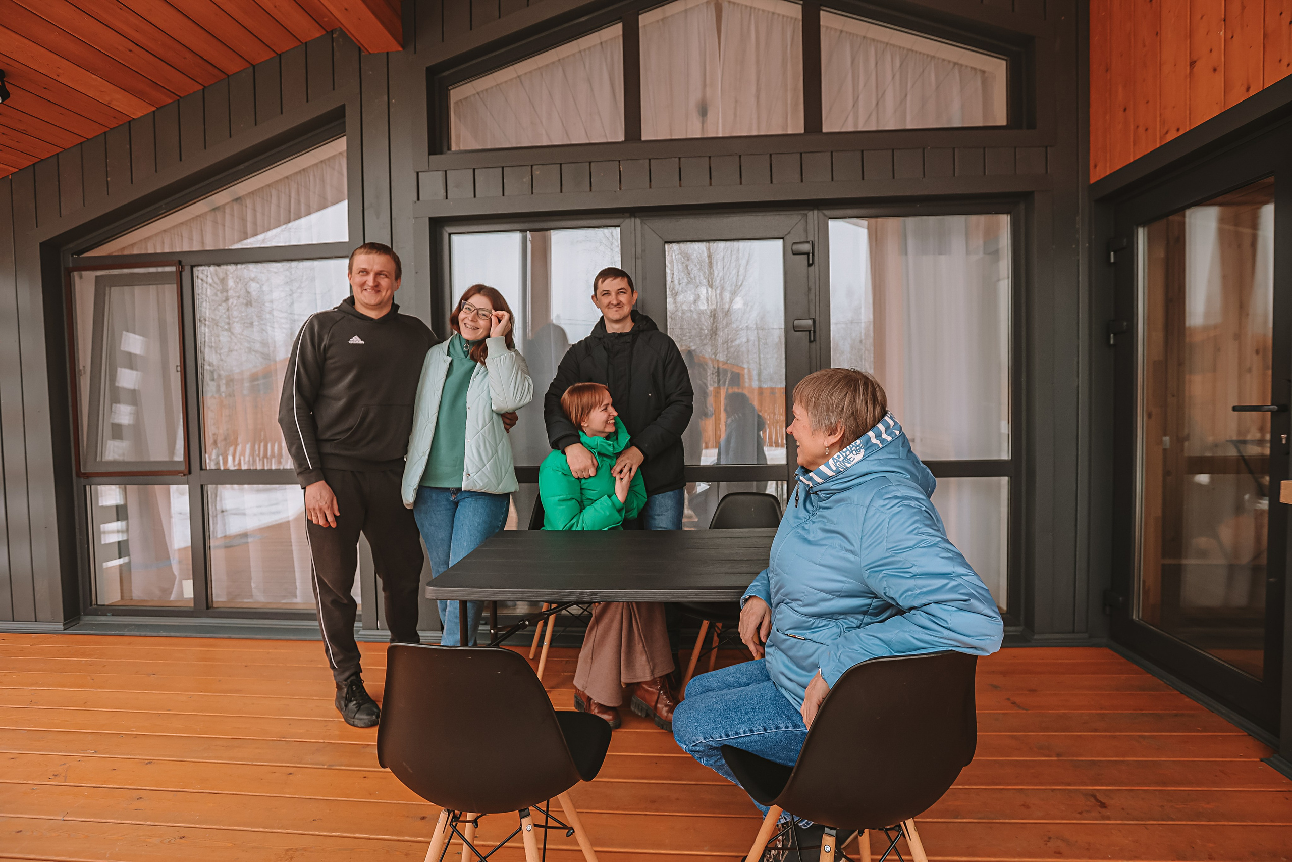 Семейная в домике (репортаж). Семейный фотограф Тюмень, фотограф на роды Салмина Мария