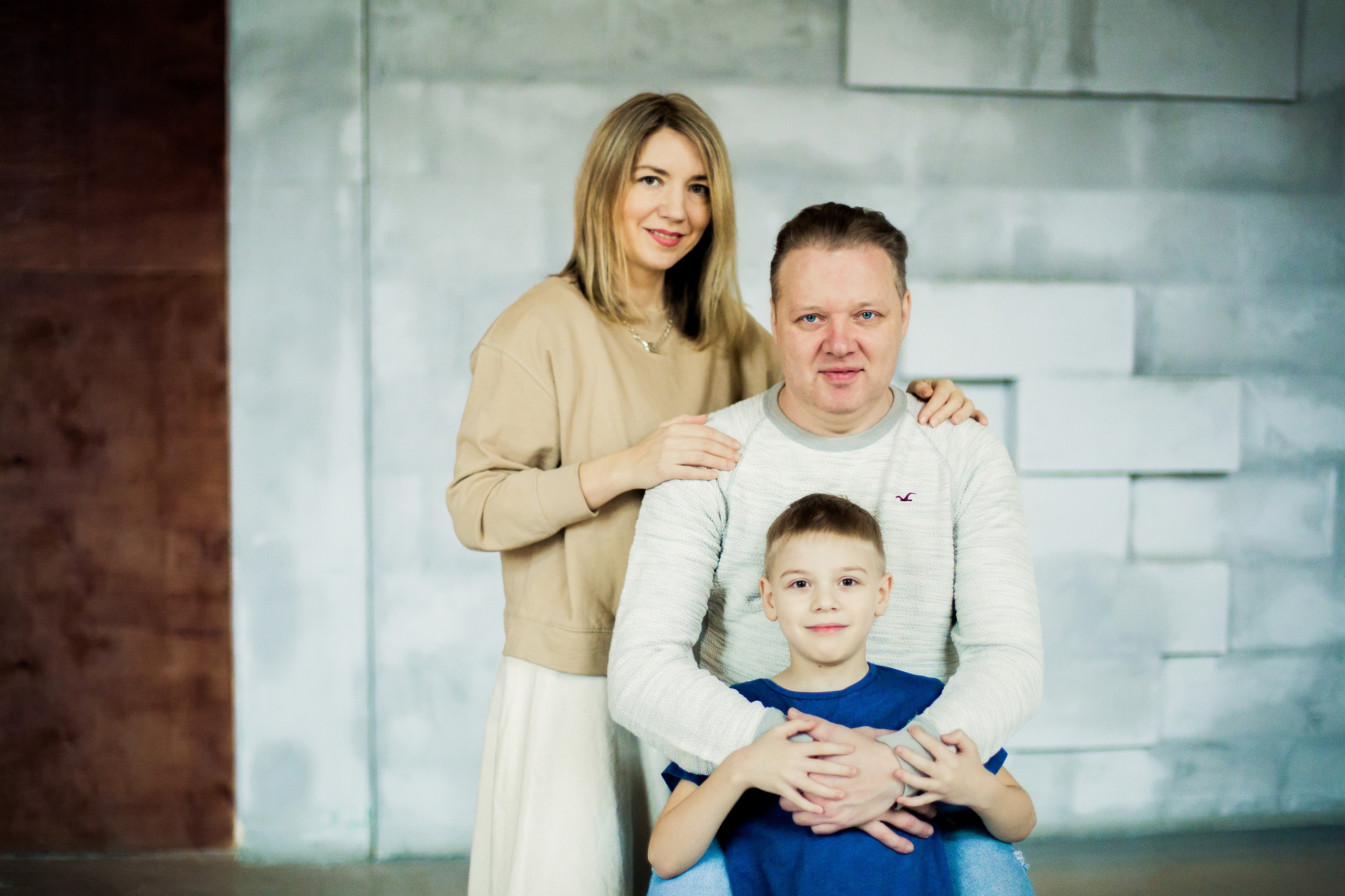 Студийная фотосессия мамы с мужем и сыном. Детский, свадебный и семейный фотограф Юлия Курбатова, Санкт-Петербург