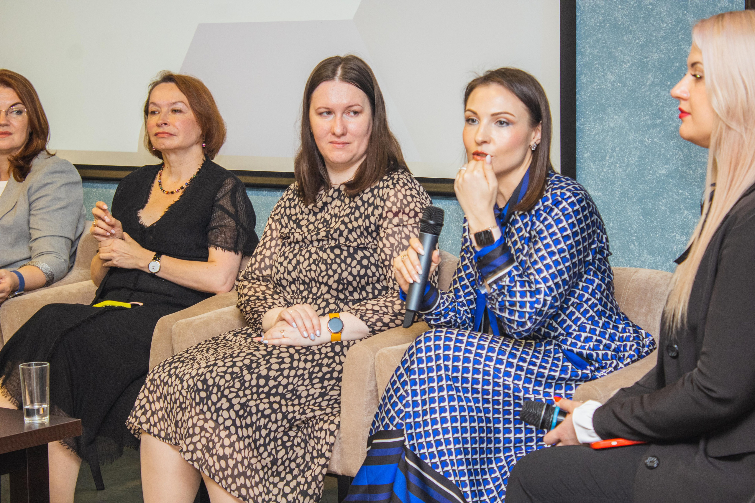 Антикризисная дискуссия. Фотограф Никита Медведев