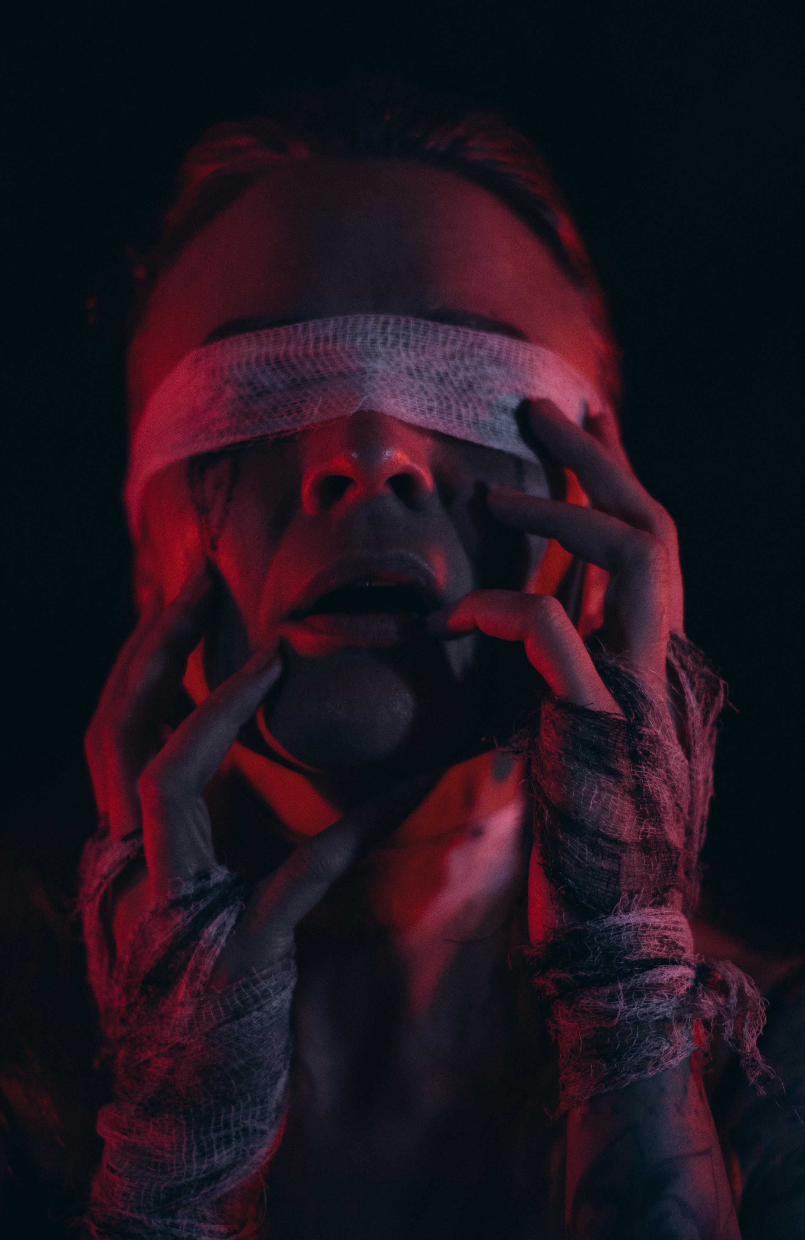 H E L E N. Портретный и уличный фотограф в Санкт-Петербурге Сергей Кутьин