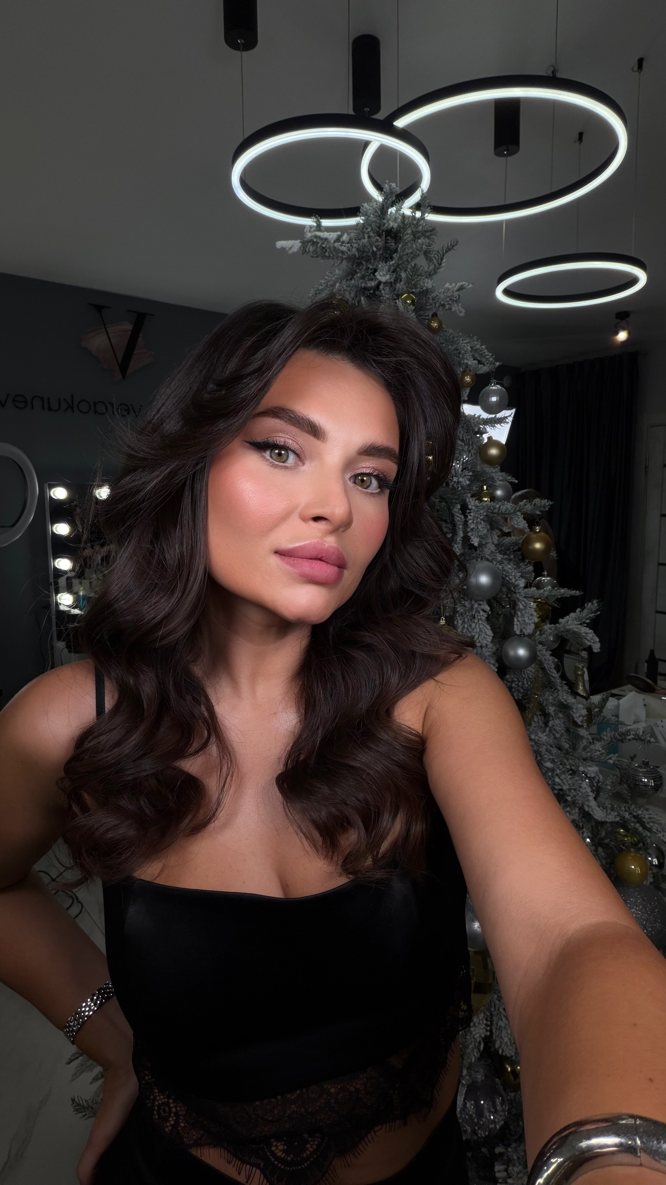 Прически, укладки. Студия визажистов, стилистов по прическам, бровистов и мастеров по ресницам