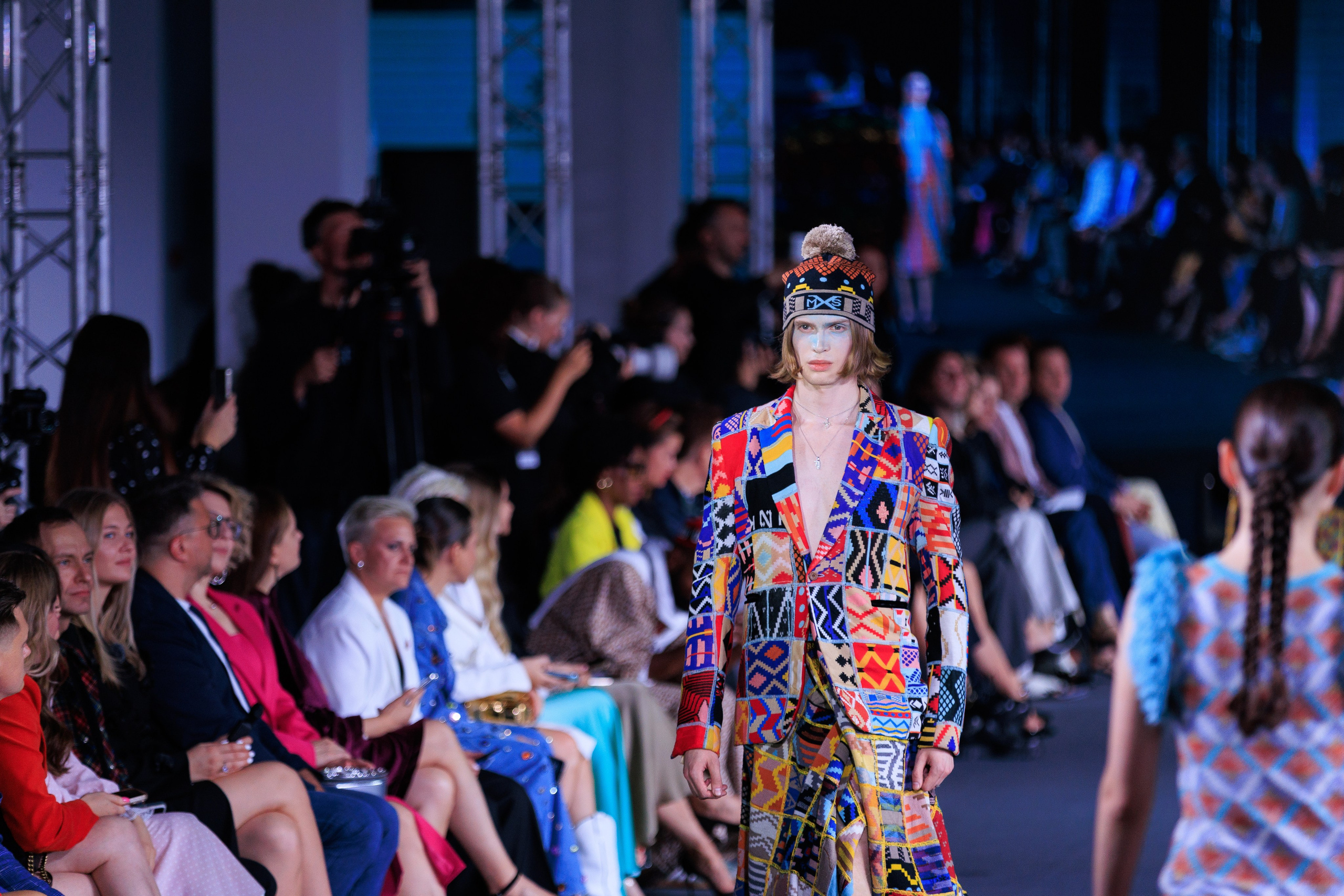 Фотограф для модного показа. Контент для бизнеса в Екатеринбурге Полдень Медиа