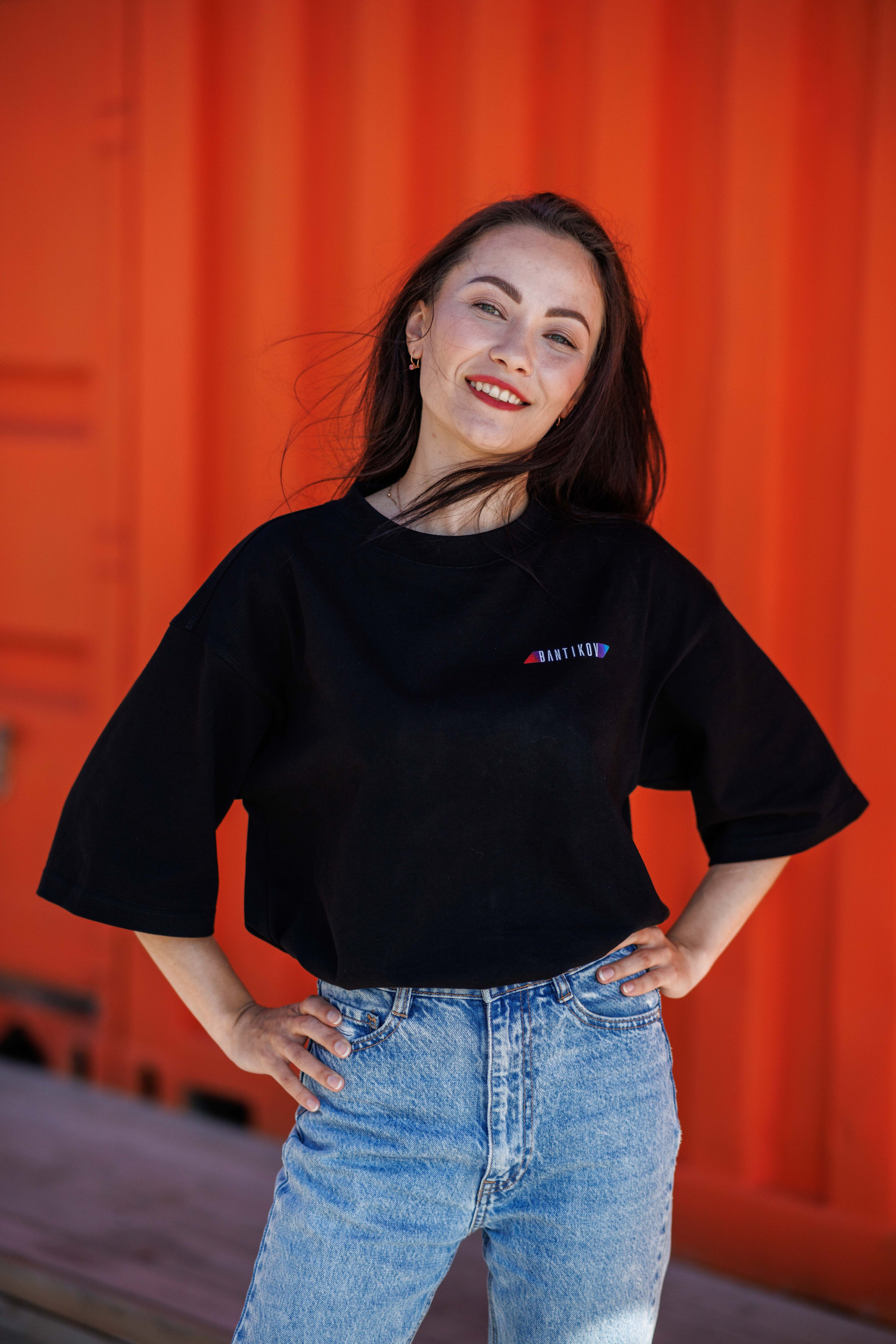 Студийный деловой портрет для экспертов и руководителей. Чистая композиция, выразительный взгляд, фото для PR и медиа.