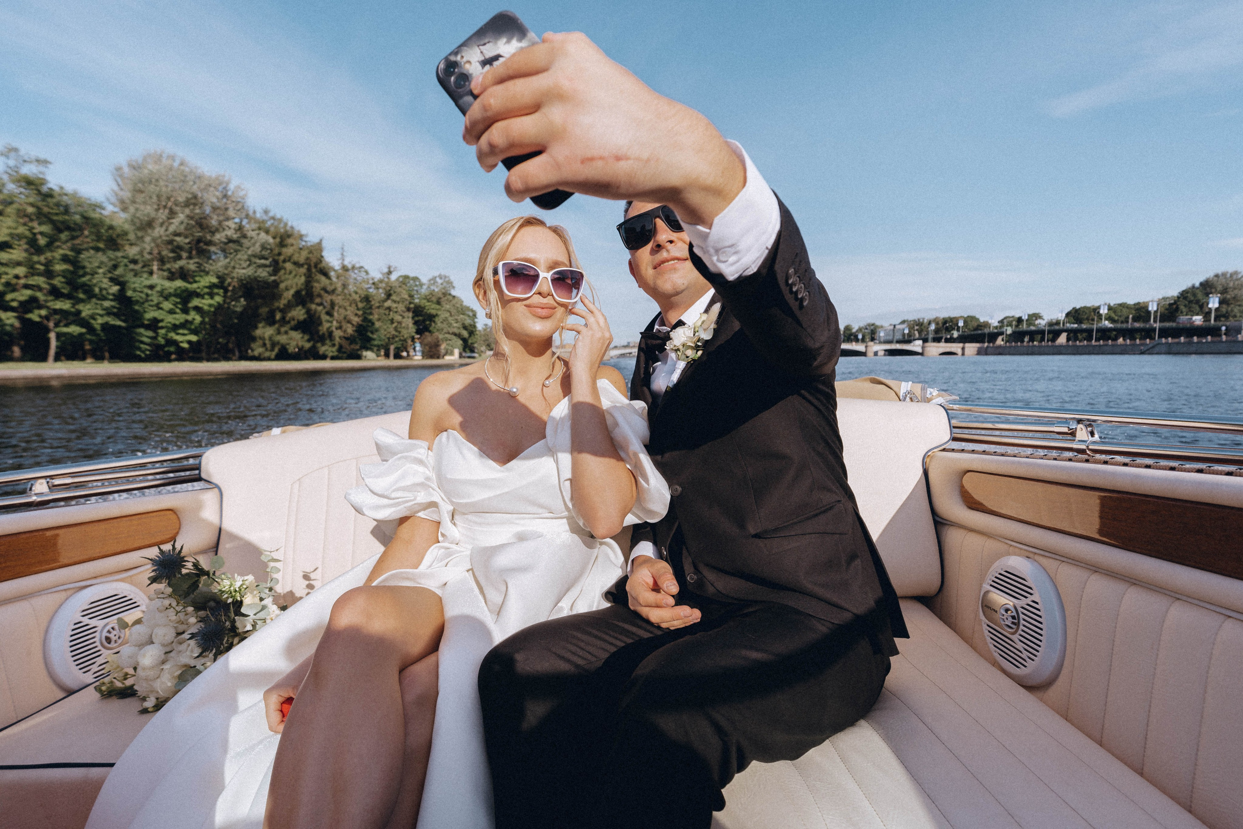 СВАДЕНБНАЯ СЬЕМКА НА КАТЕРЕ ПО КАНАЛАМ САНКТ-ПЕТЕРБУРГА И В АКВАТОРИИ НЕВЫ. Профессиональный фотограф, Санкт-Петербург — Виктория Богомолова