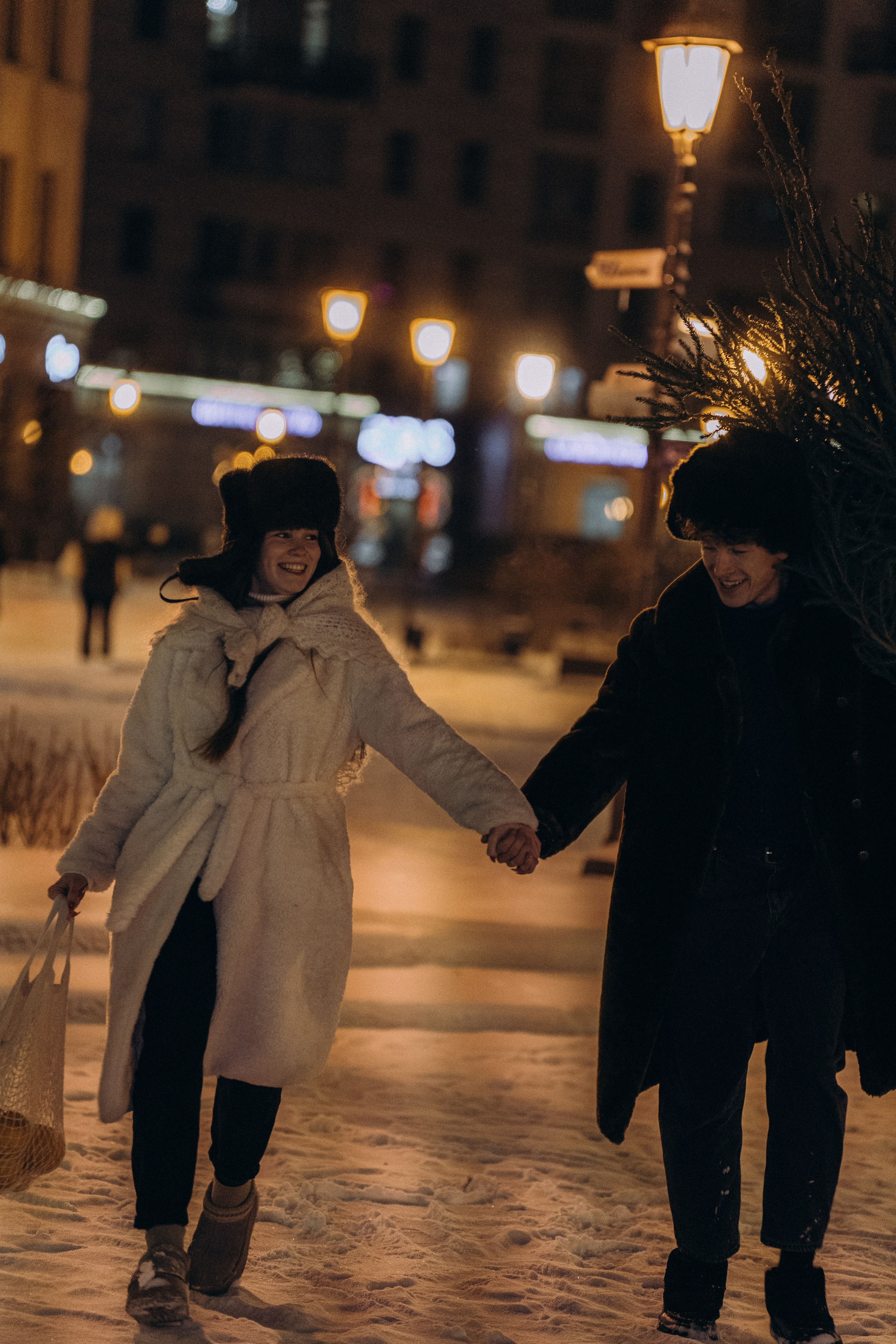 НОВОГОДНЯЯ ПРОГУЛКА ПАРЫ ПО ЧЕРНЫШЕВСКОЙ ПЕРЕД НОВЫМ ГОДОМ. Профессиональный фотограф, Санкт-Петербург — Виктория Богомолова