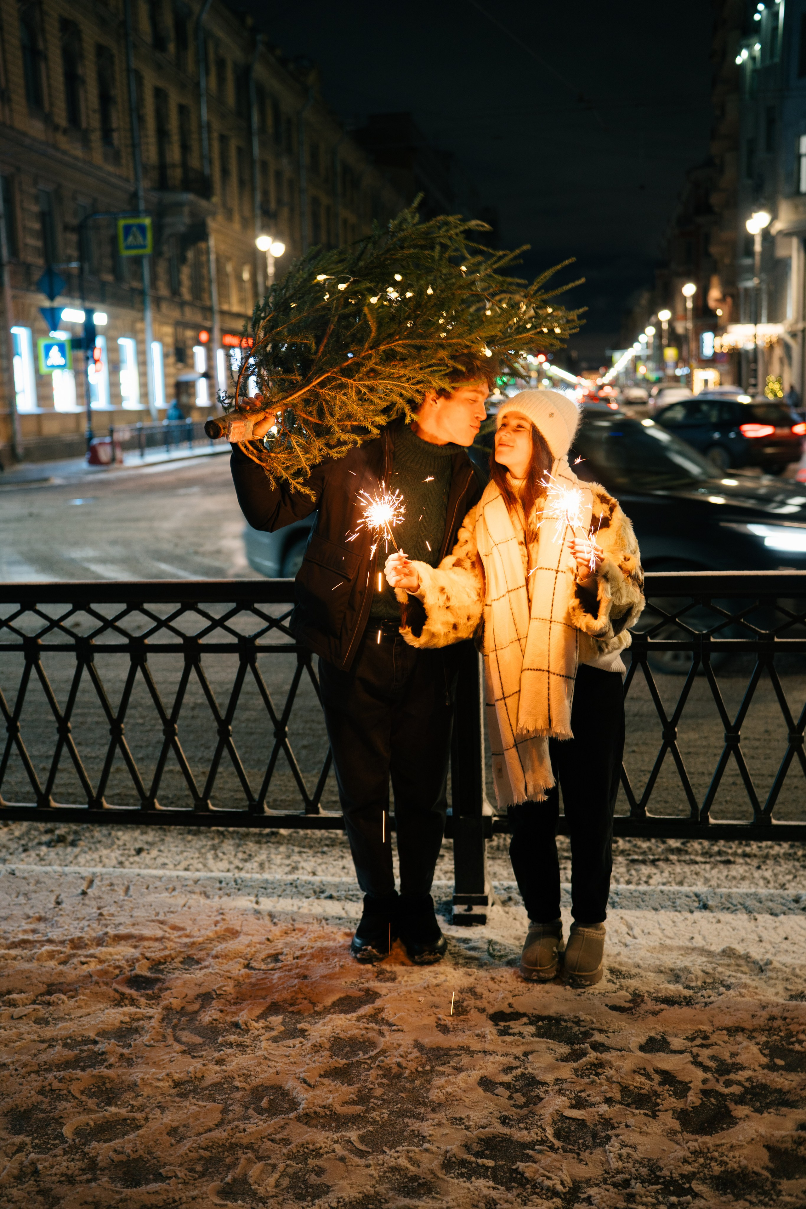 НОВОГОДНЯЯ ПРОГУЛКА ПАРЫ ПО ЧЕРНЫШЕВСКОЙ ПЕРЕД НОВЫМ ГОДОМ. Профессиональный фотограф, Санкт-Петербург — Виктория Богомолова