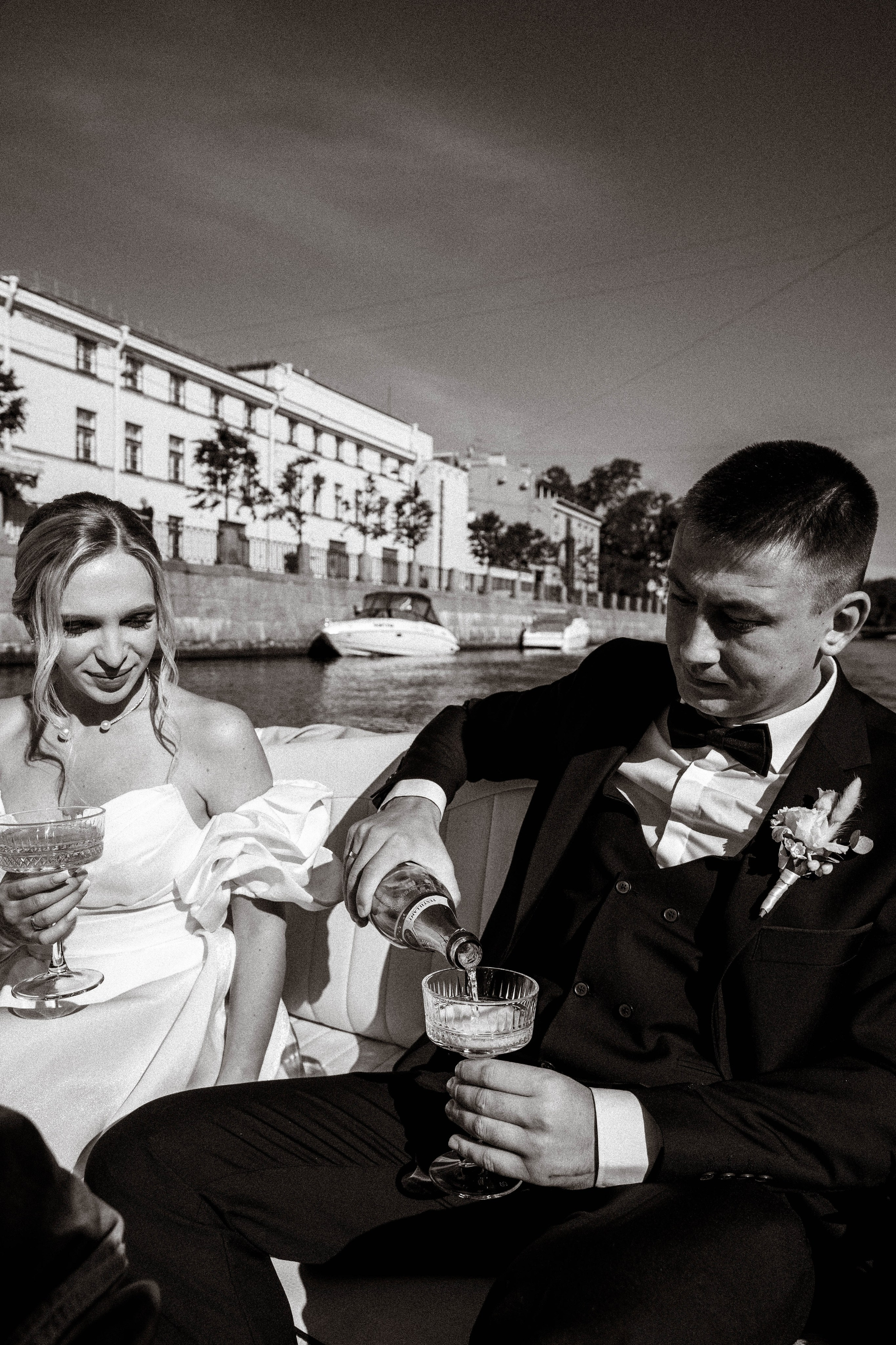 СВАДЕНБНАЯ СЬЕМКА НА КАТЕРЕ ПО КАНАЛАМ САНКТ-ПЕТЕРБУРГА И В АКВАТОРИИ НЕВЫ. Профессиональный фотограф, Санкт-Петербург — Виктория Богомолова