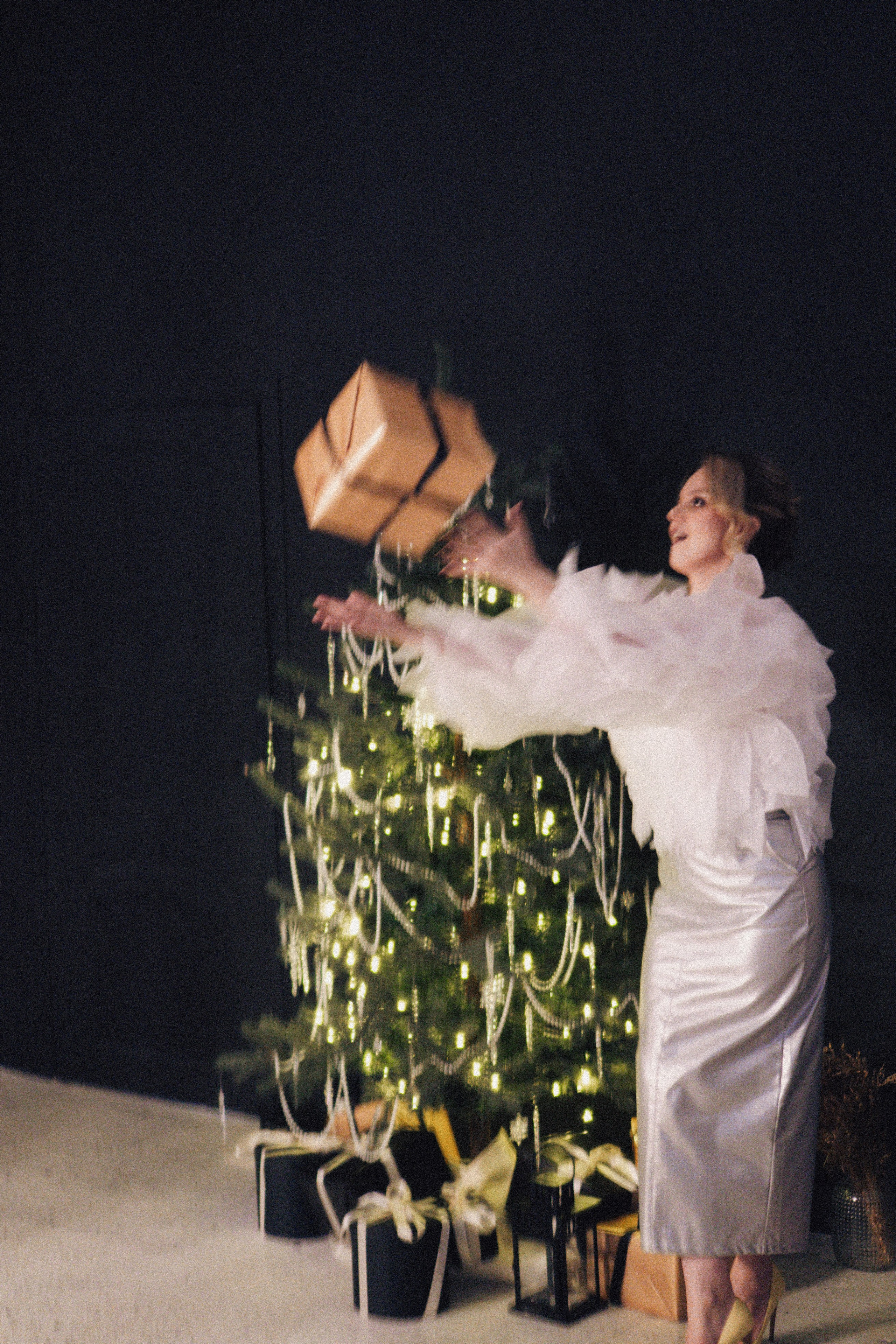 НОВОГОДНЯЯ ФОТОСЕСИИЯ В СТУДИИ ДЛЯ ДЕВУШКИ И ПРОГУЛКА ПО ЧЕРНЫШЕВСКОЙ. Профессиональный фотограф, Санкт-Петербург — Виктория Богомолова