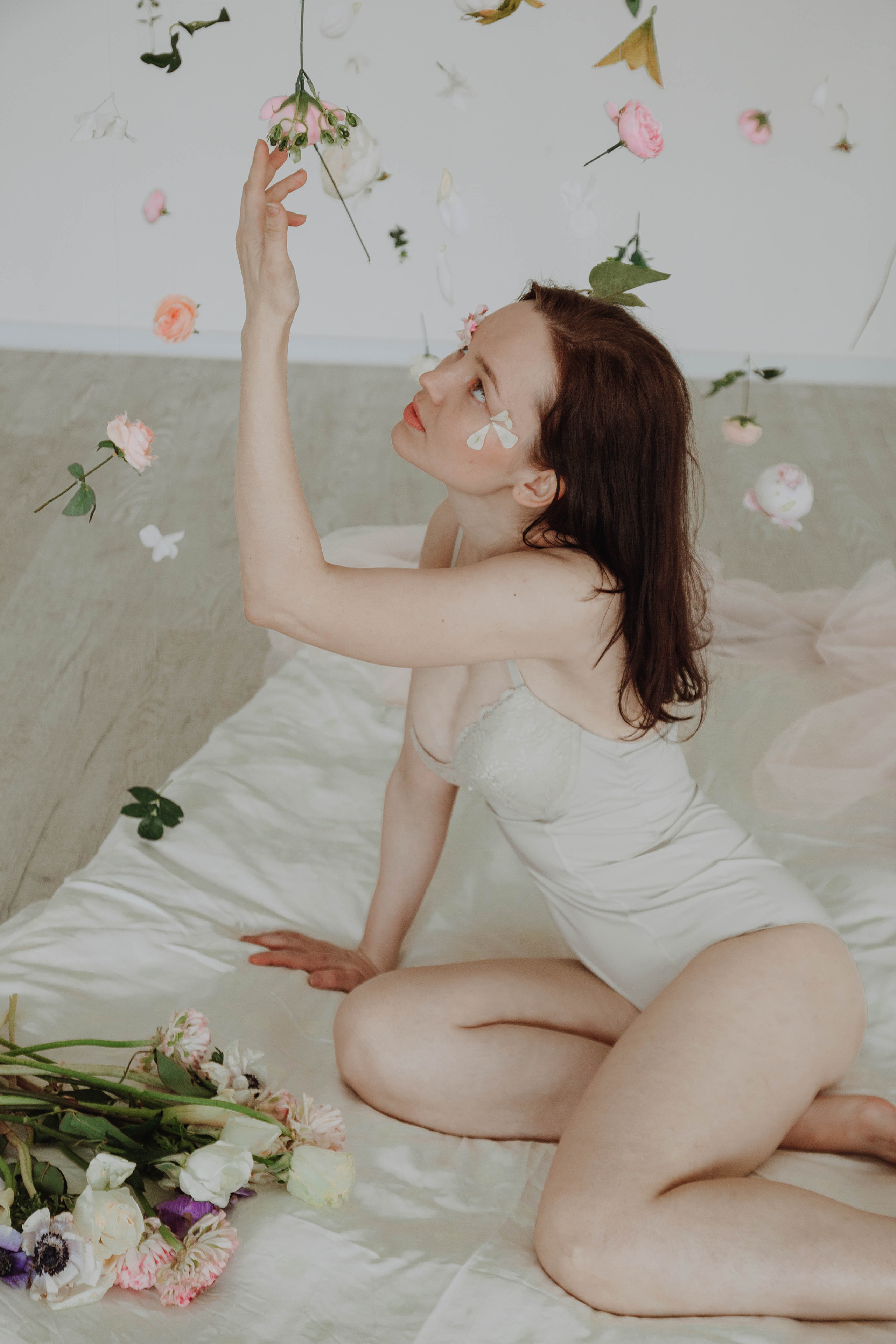 Алина в цветах. Детский| Семейный фотограф в Санкт-Петербурге Коршунова Анна