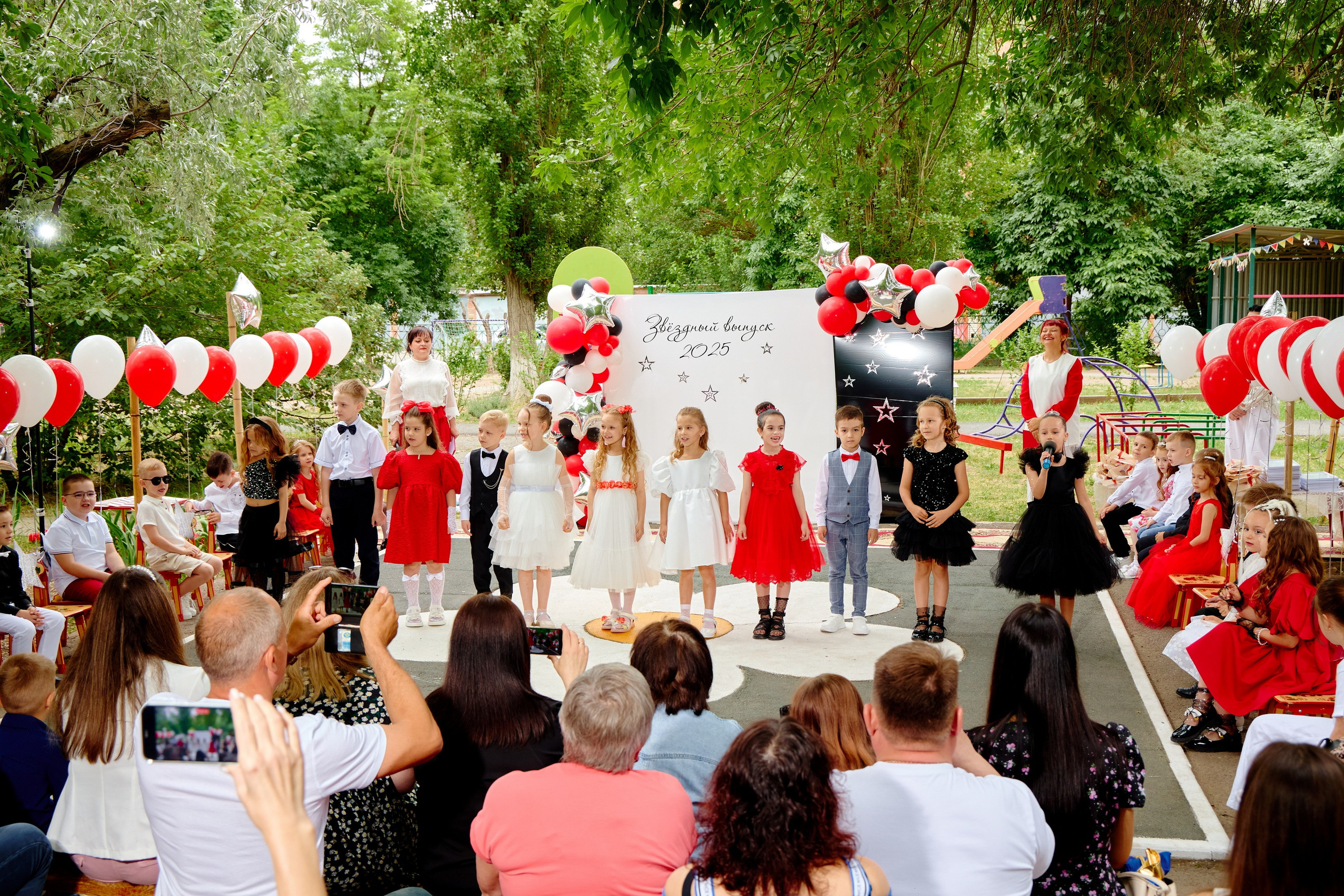Выпускной 45 сад. Фотограф Выпускные альбомы Таганрог Сергей Коробченко