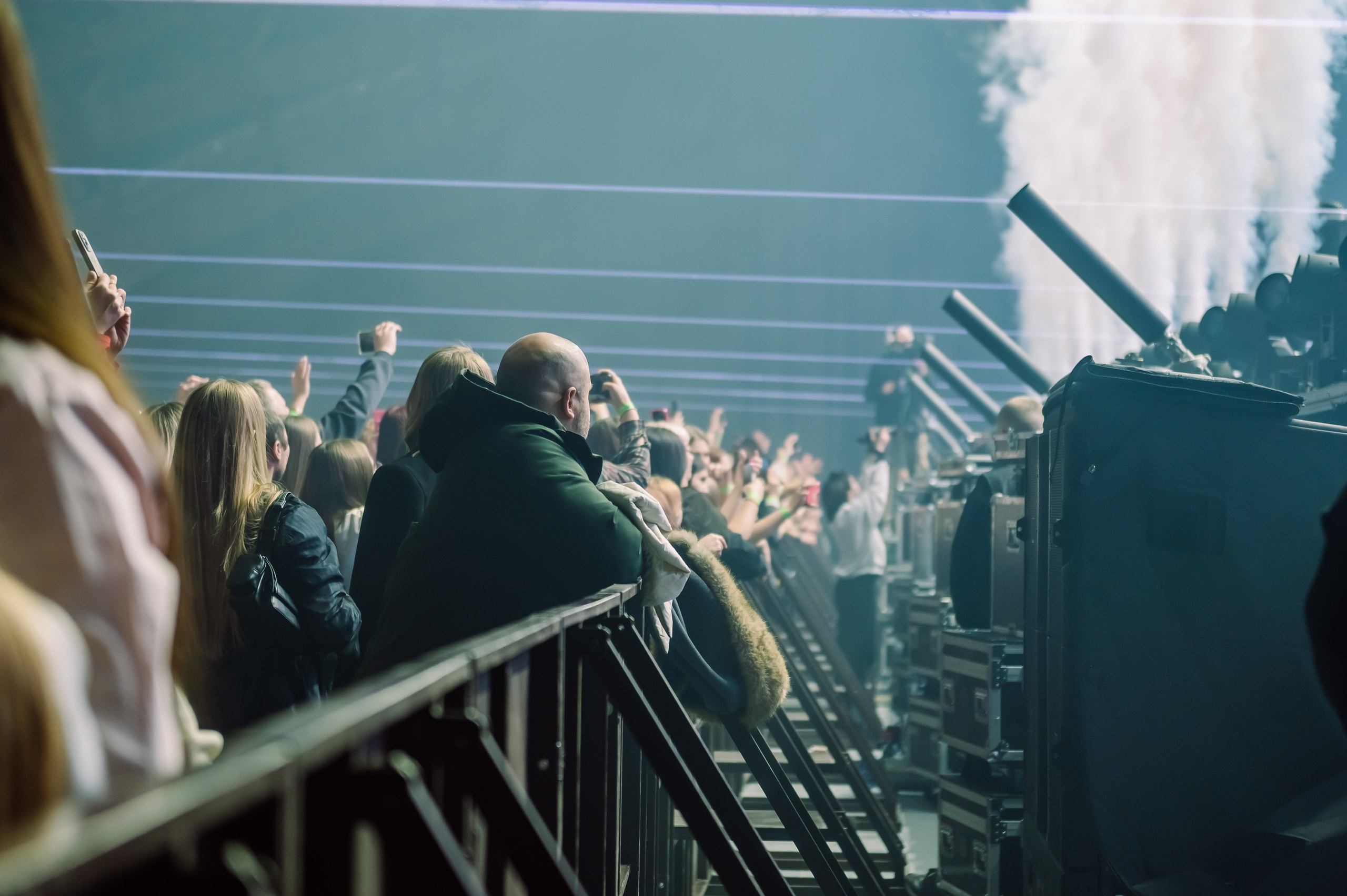 Руки вверх в Ледовом Дворце 15.11.2025. Детский фотограф, семейный фотограф и репортажи в Кемерово