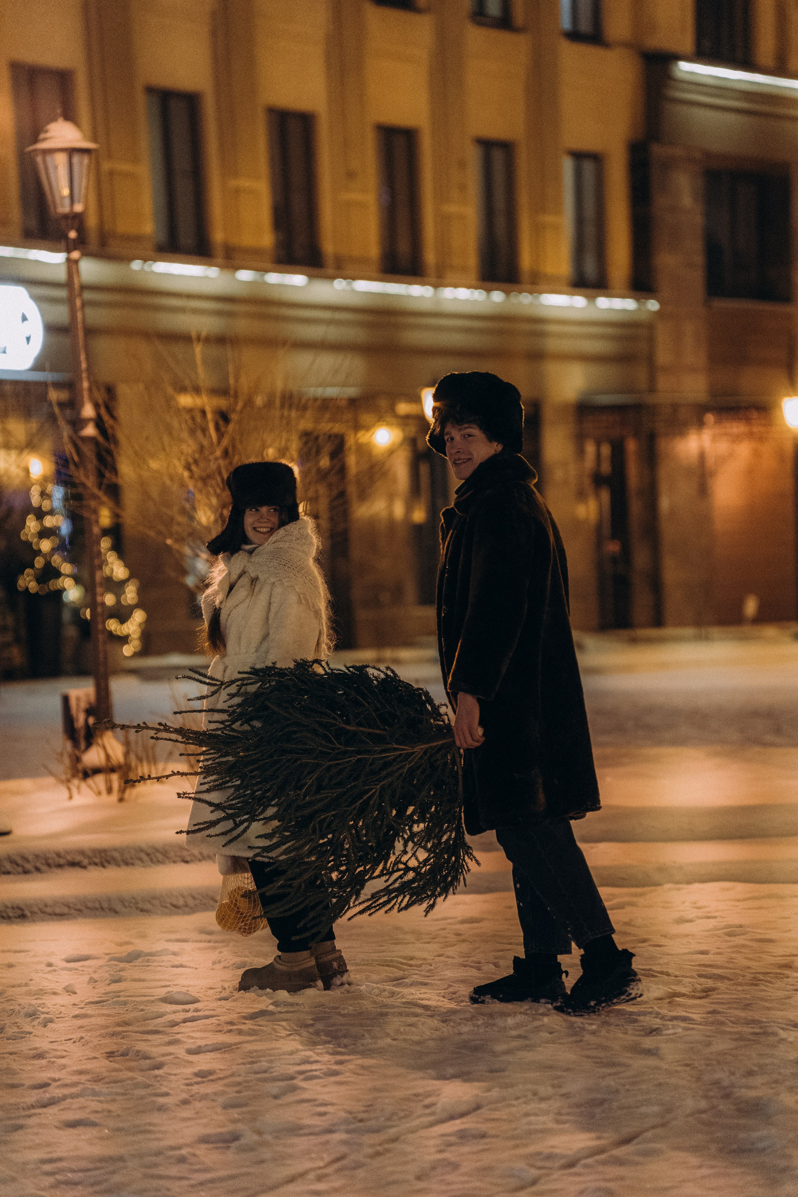 НОВОГОДНЯЯ ПРОГУЛКА ПАРЫ ПО ЧЕРНЫШЕВСКОЙ ПЕРЕД НОВЫМ ГОДОМ. Профессиональный фотограф, Санкт-Петербург — Виктория Богомолова