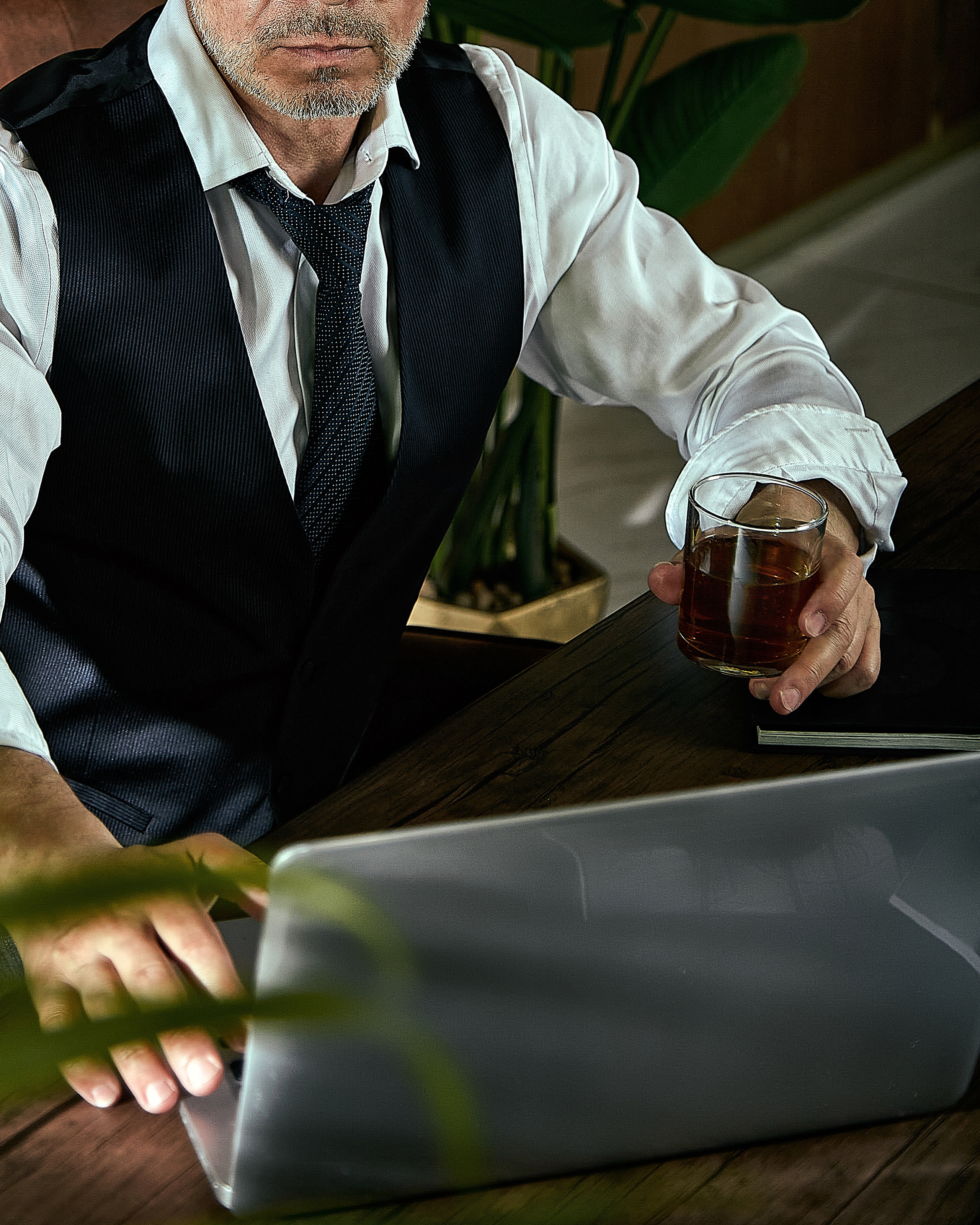 VADIM x OFFICE. ANDY KIN Мужской и ню-фотограф в Москве