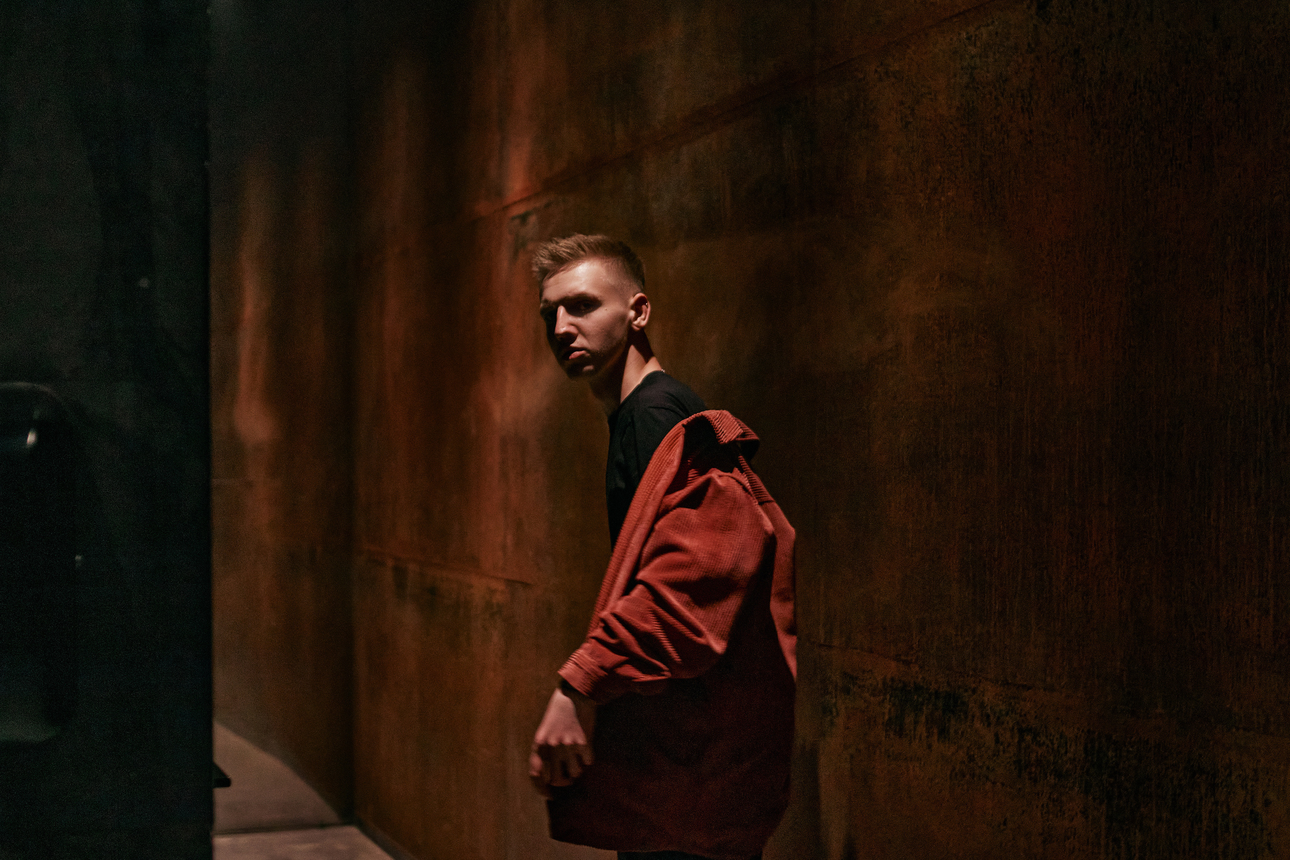 VALENTIN x SUPERMEALL. ANDY KIN Мужской и ню-фотограф в Москве