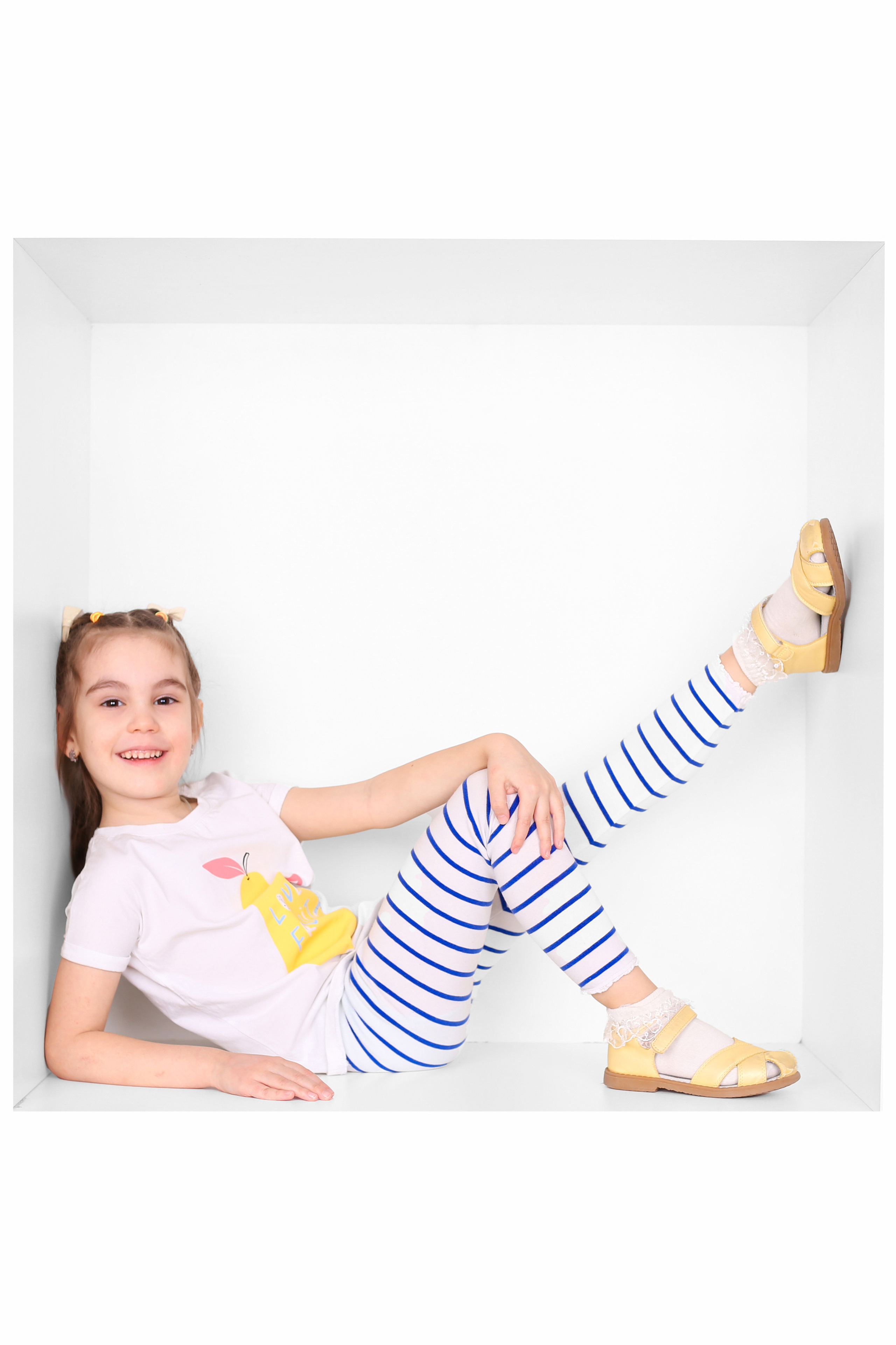 Общее фото в детском саду с выездным реквизитом в Тюмени. Выпускные альбомы в Тюмени для школ, садов, вузов спортивных секций