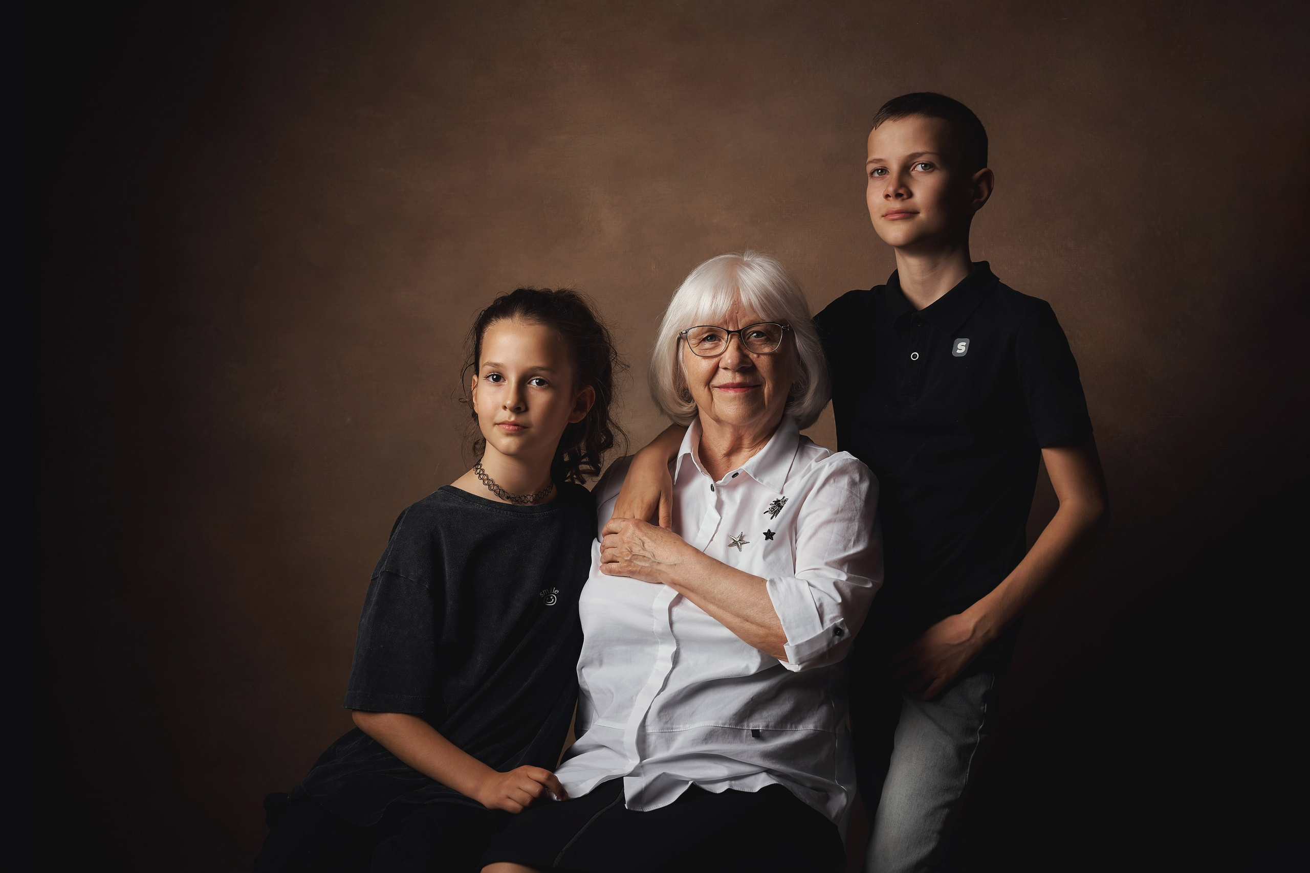 Портретная семейная фотосессия в студии. Семейный фотограф Евгений Опарин