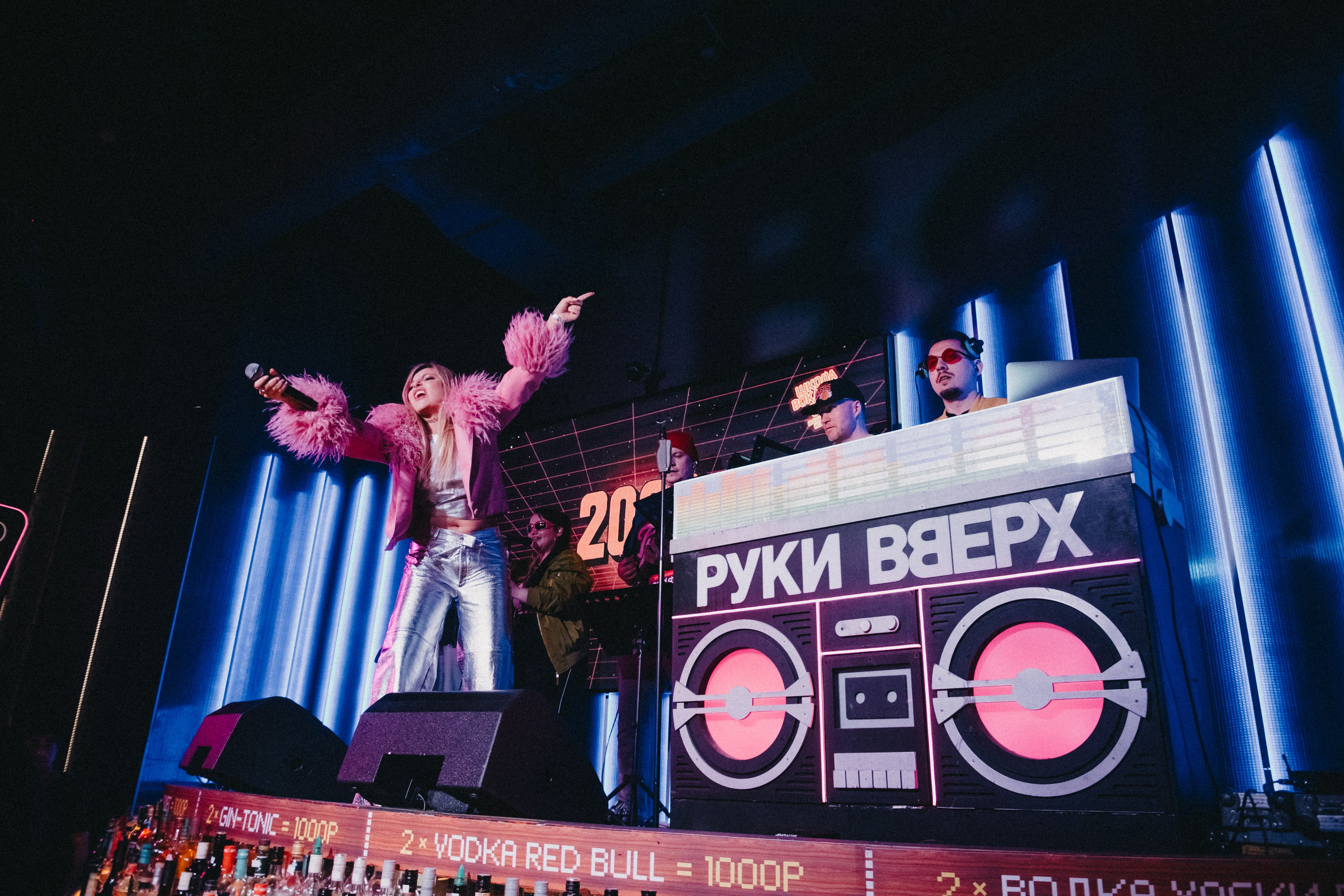 Концерт учеников вокальной школы «Сигнон» в баре «Руки Вверх»