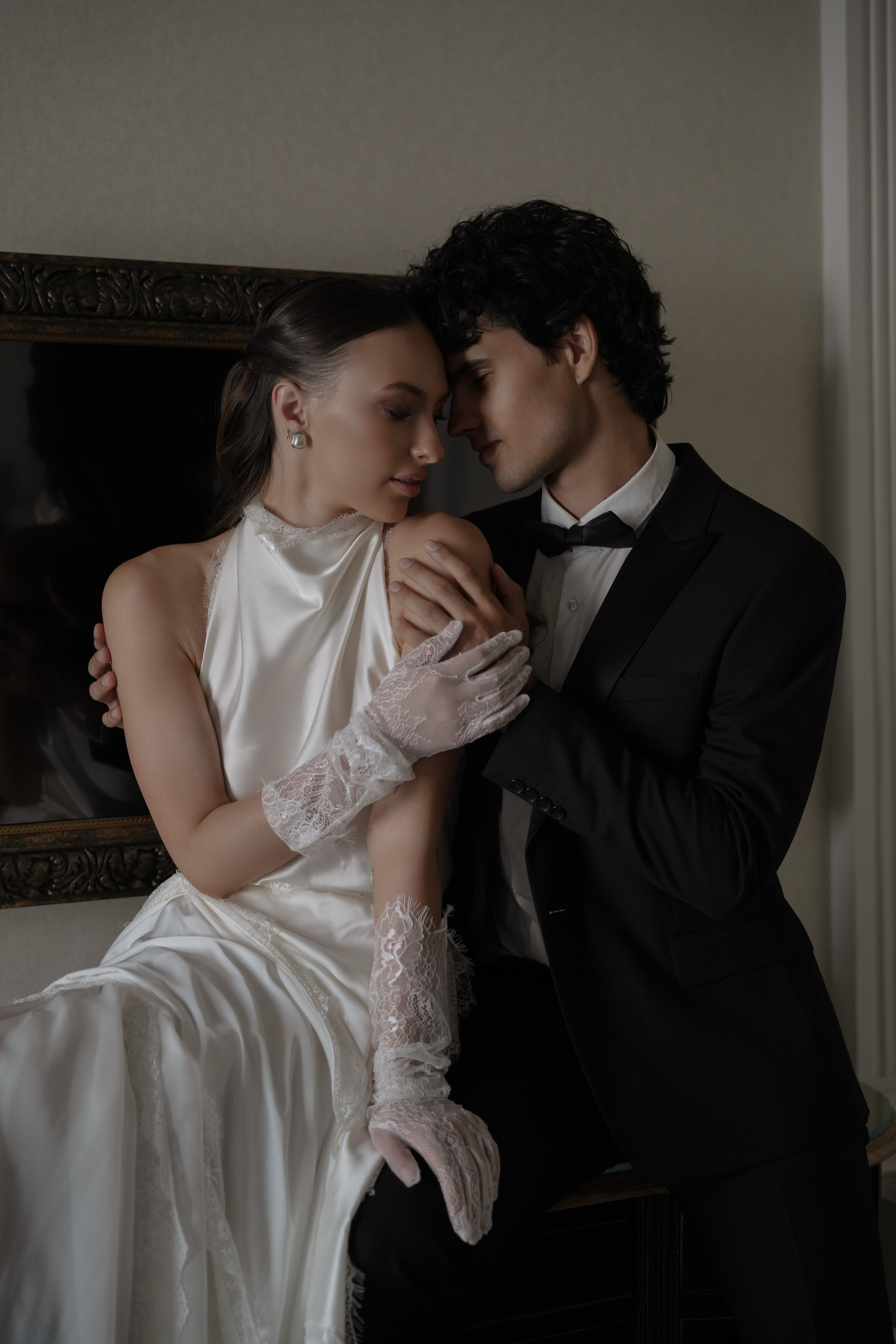 Свадебная фотосессия утра невесты и жениха в отеле Амбассадори