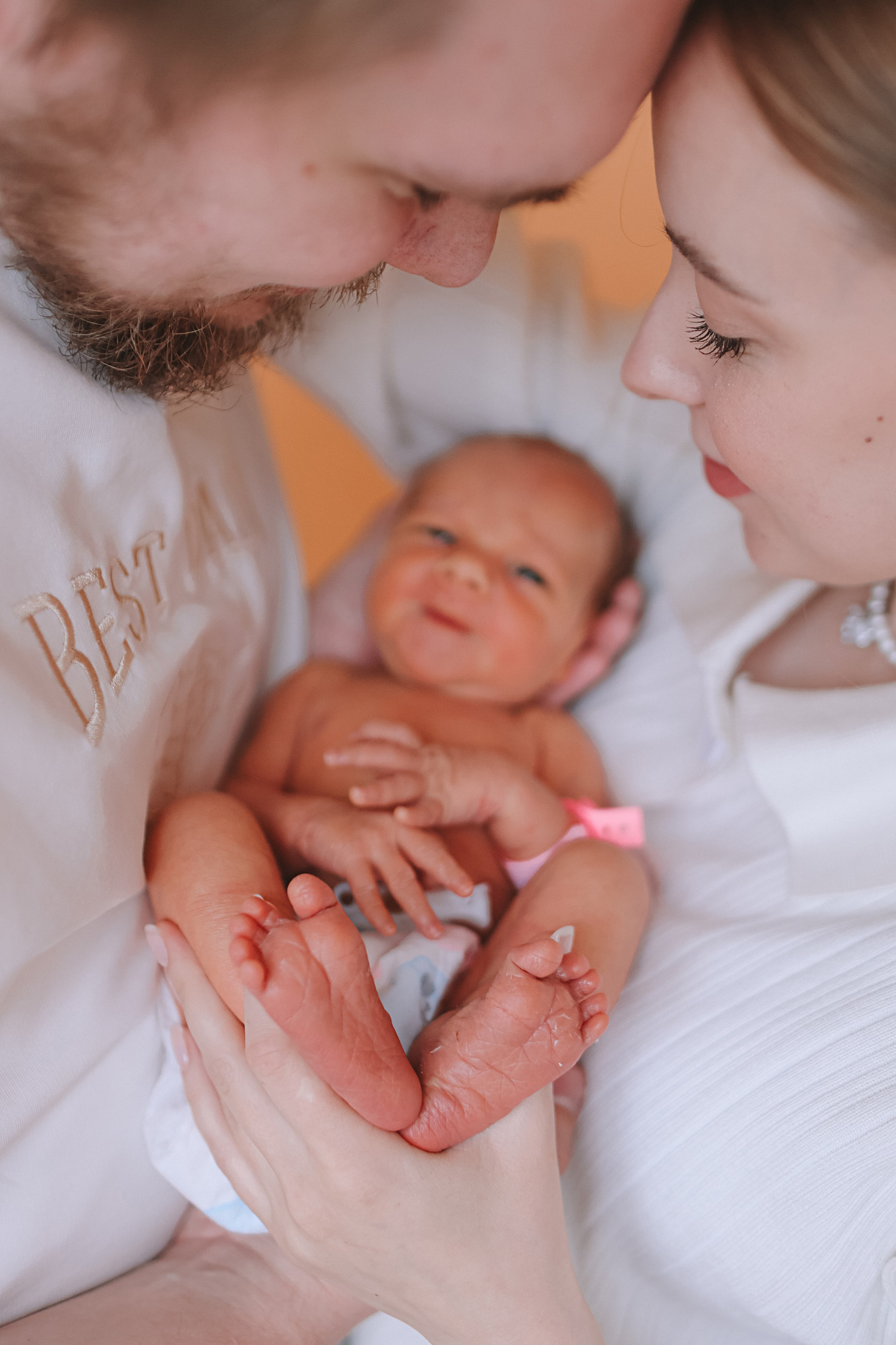 Выписка палата+внизу ПЦЭ. Семейный фотограф Тюмень, фотограф на роды Салмина Мария