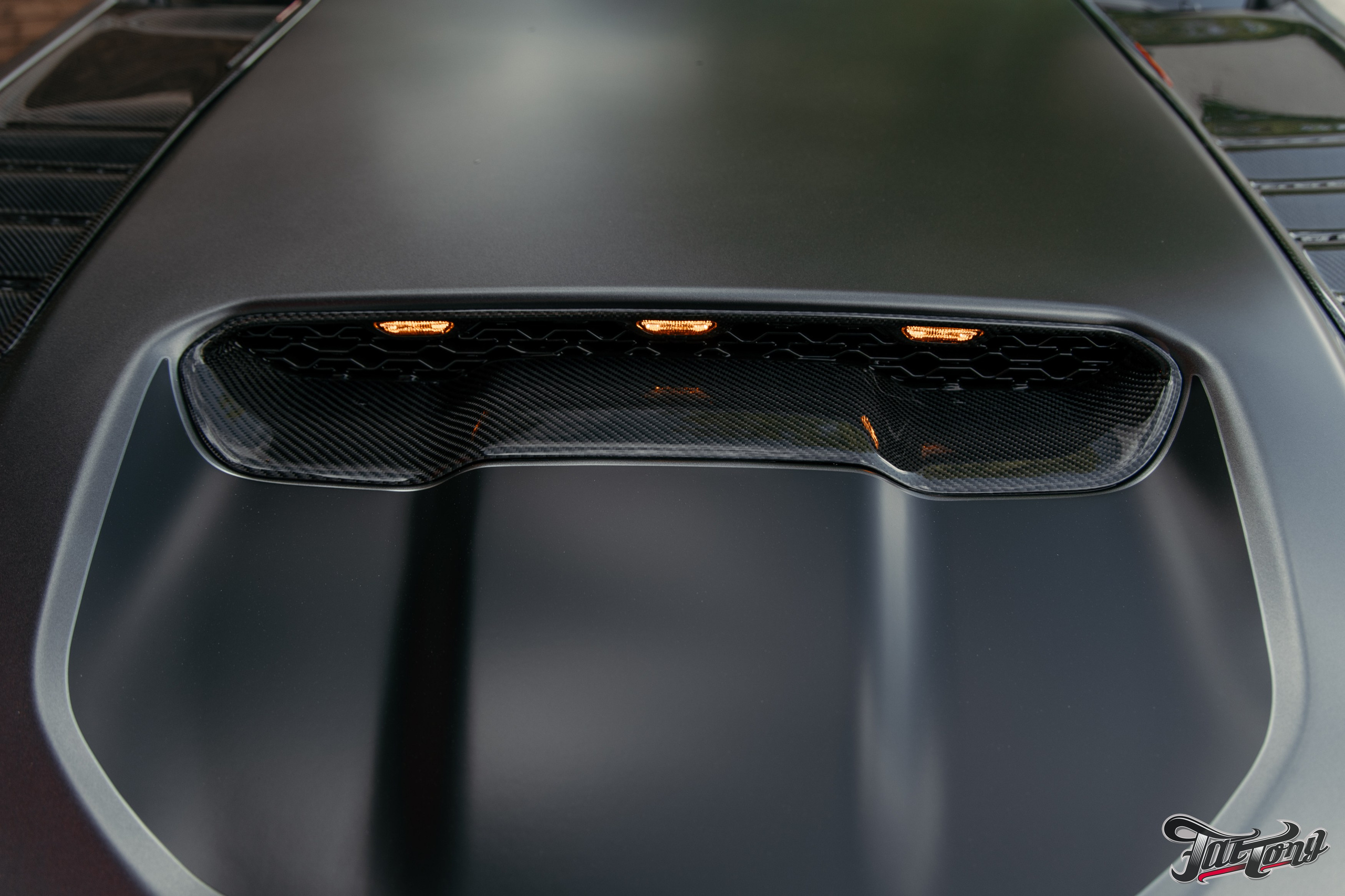 Ram TRX ламинация карбоном внешних элементов кузова, салона и установка распорки. DeLorein